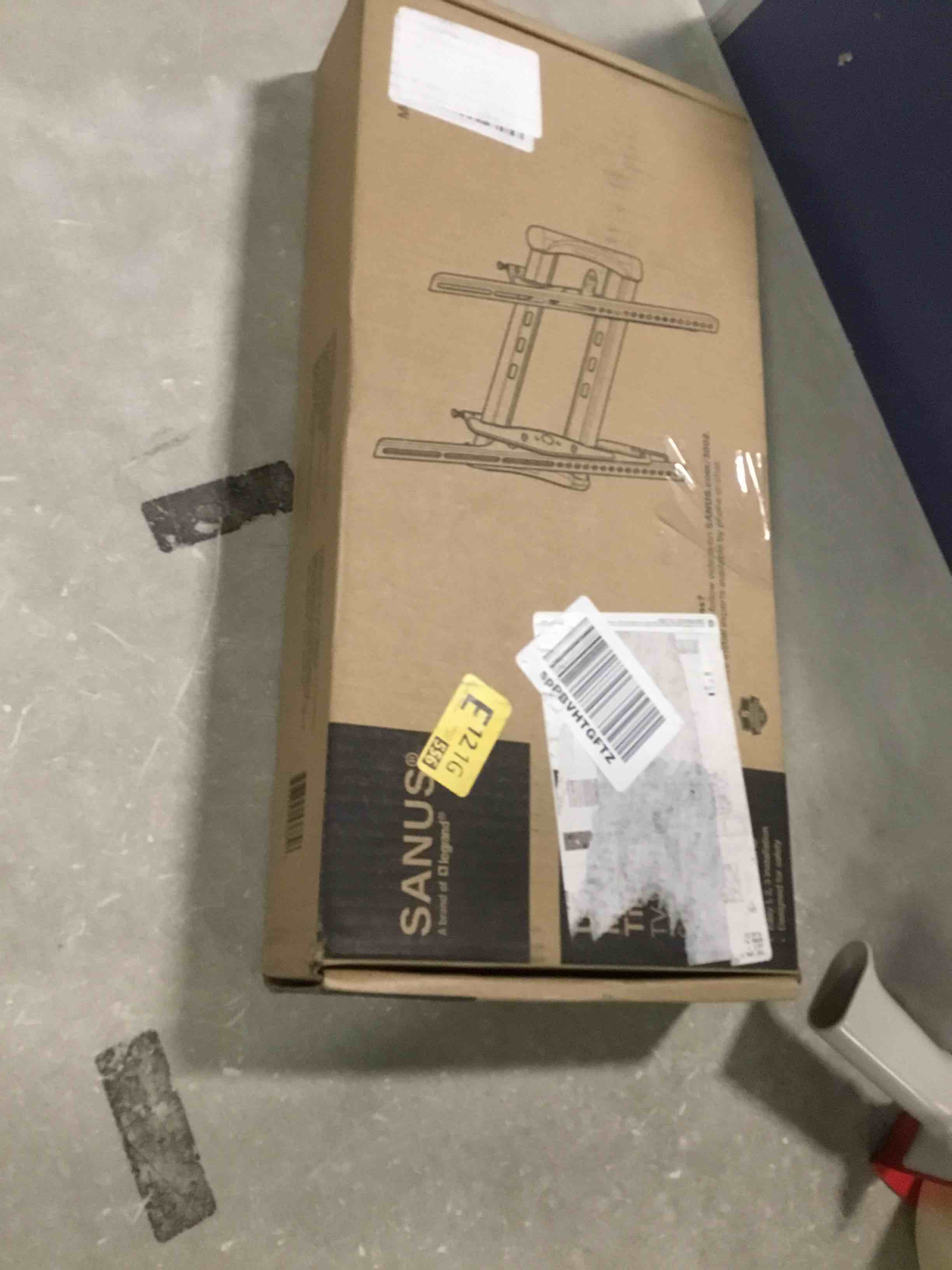 https://s3.amazonaws.com/lotting-images-prod/bidfta/RED5813196_1703249543197.jpeg