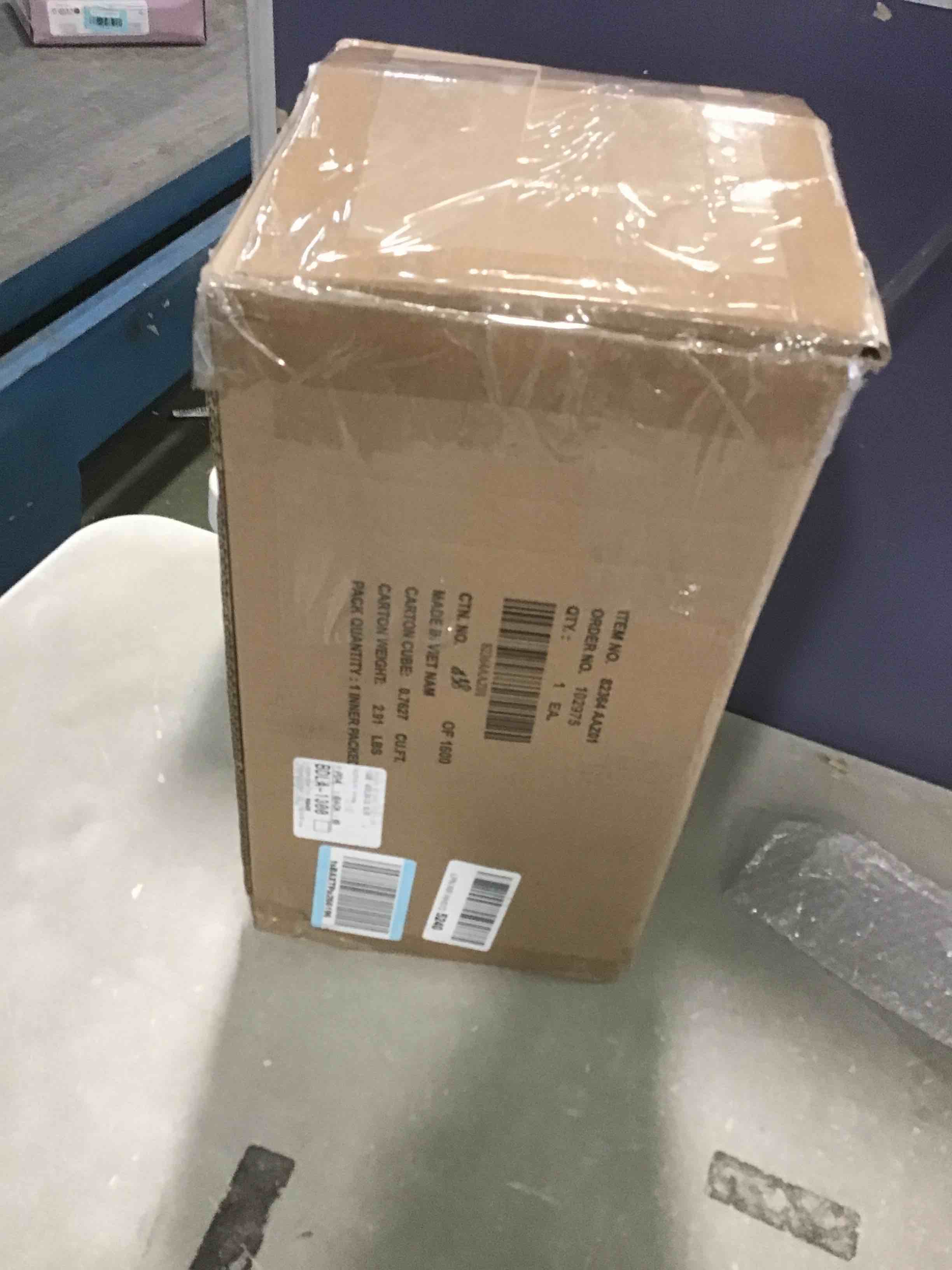 https://s3.amazonaws.com/lotting-images-prod/bidfta/RED5813363_1703273291802.jpeg