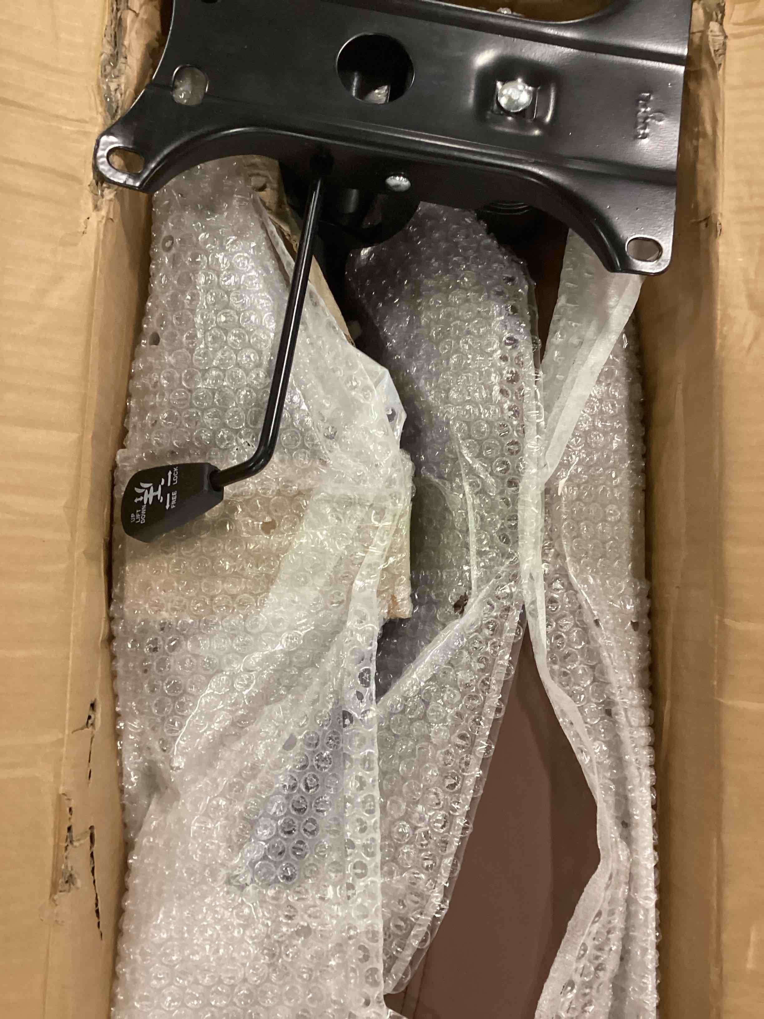 https://s3.amazonaws.com/lotting-images-prod/bidfta/RED5813492_1703344650213.jpeg