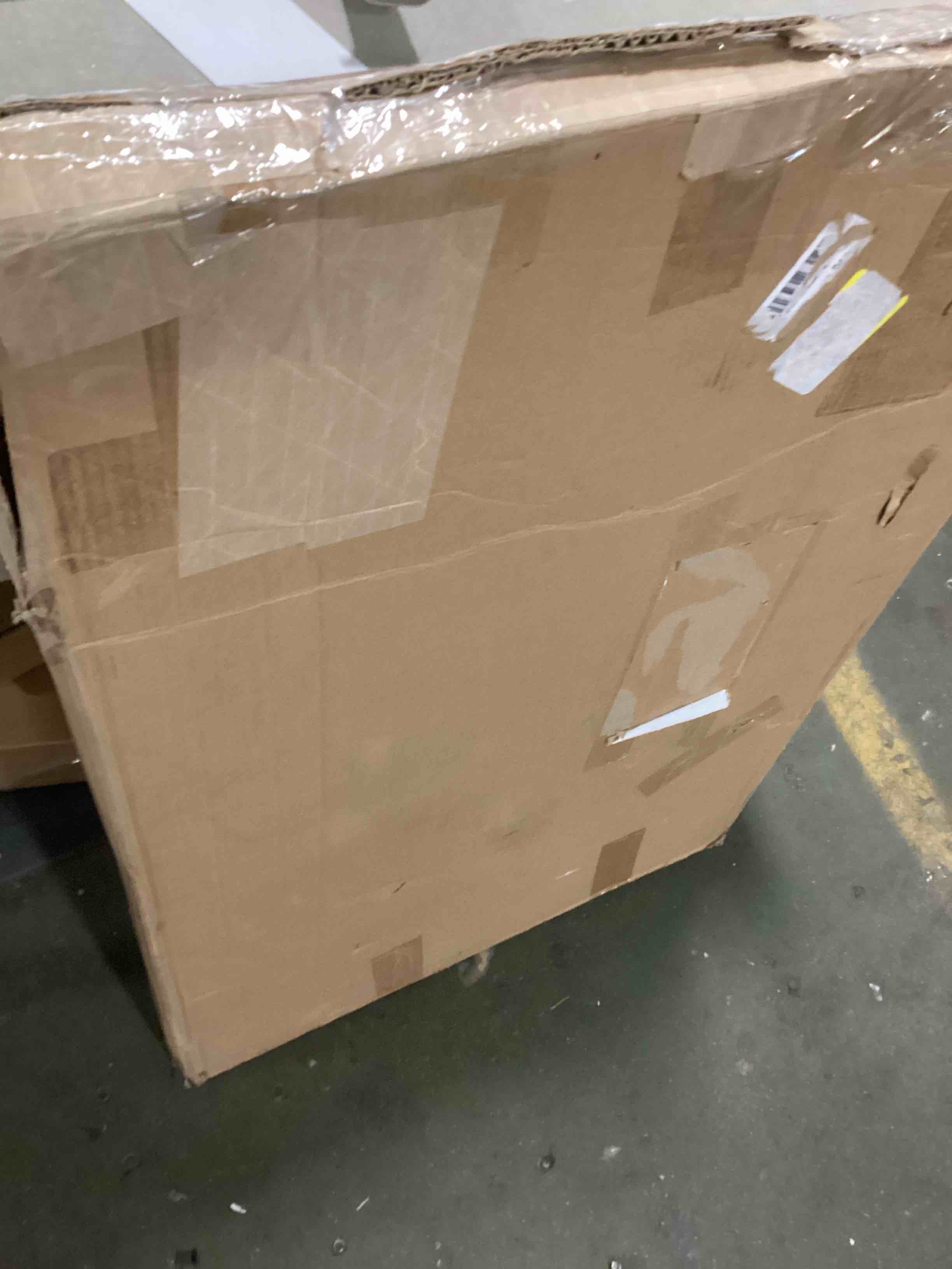 https://s3.amazonaws.com/lotting-images-prod/bidfta/RED5813617_1703360099611.jpeg