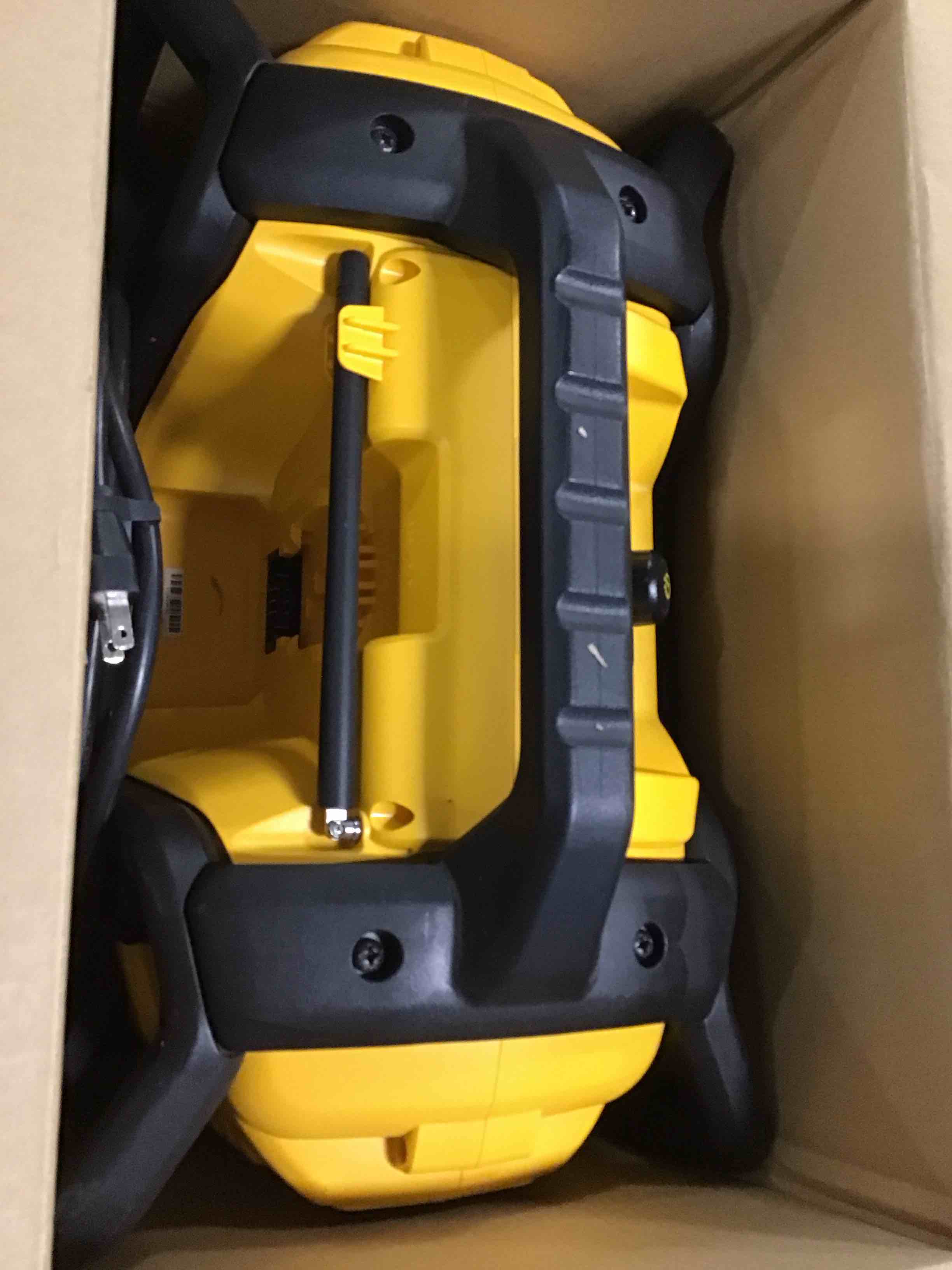 https://s3.amazonaws.com/lotting-images-prod/bidfta/RED5813796_1703609338135.jpeg