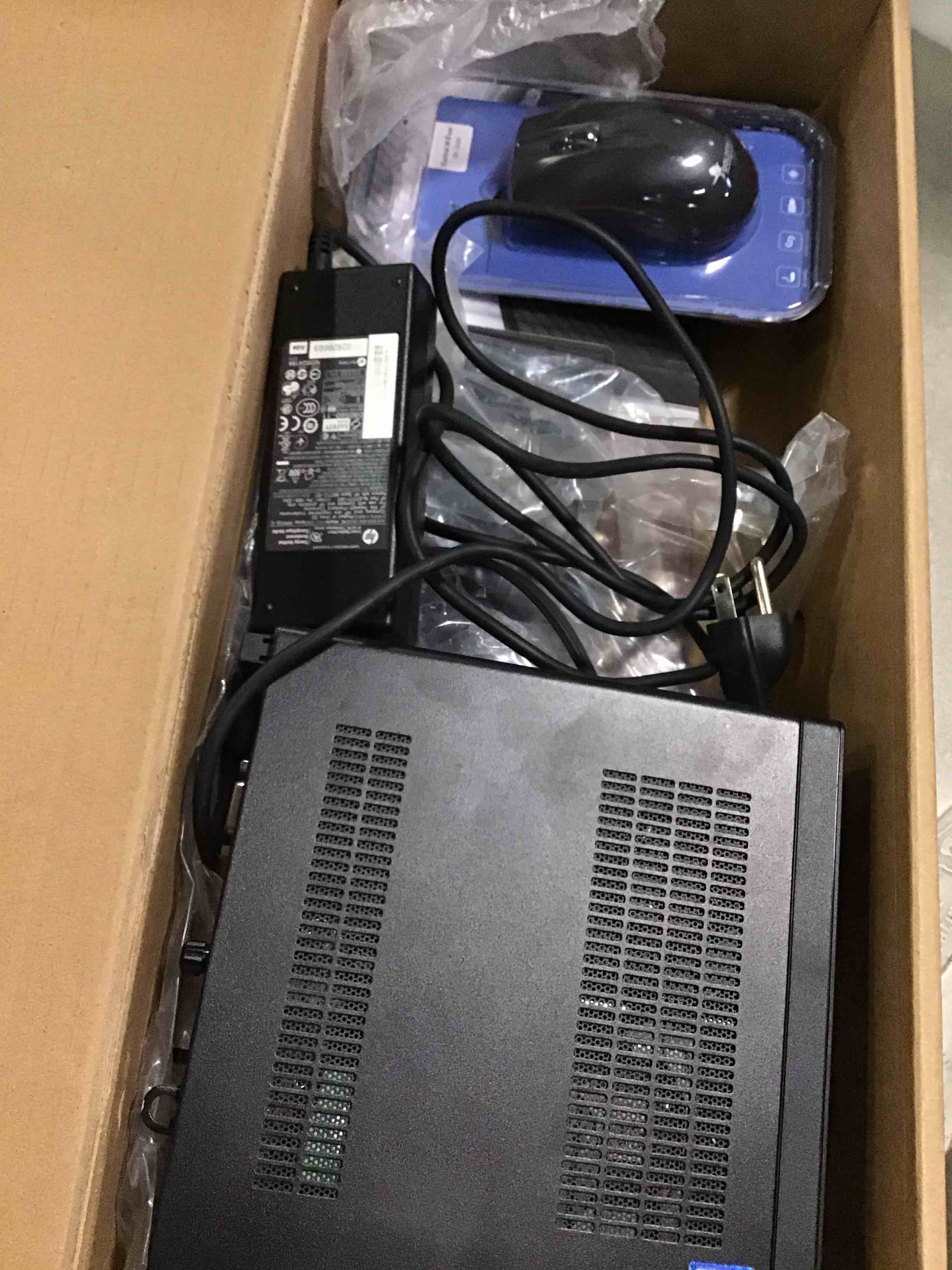 https://s3.amazonaws.com/lotting-images-prod/bidfta/RED5813852_1703617625766.jpeg