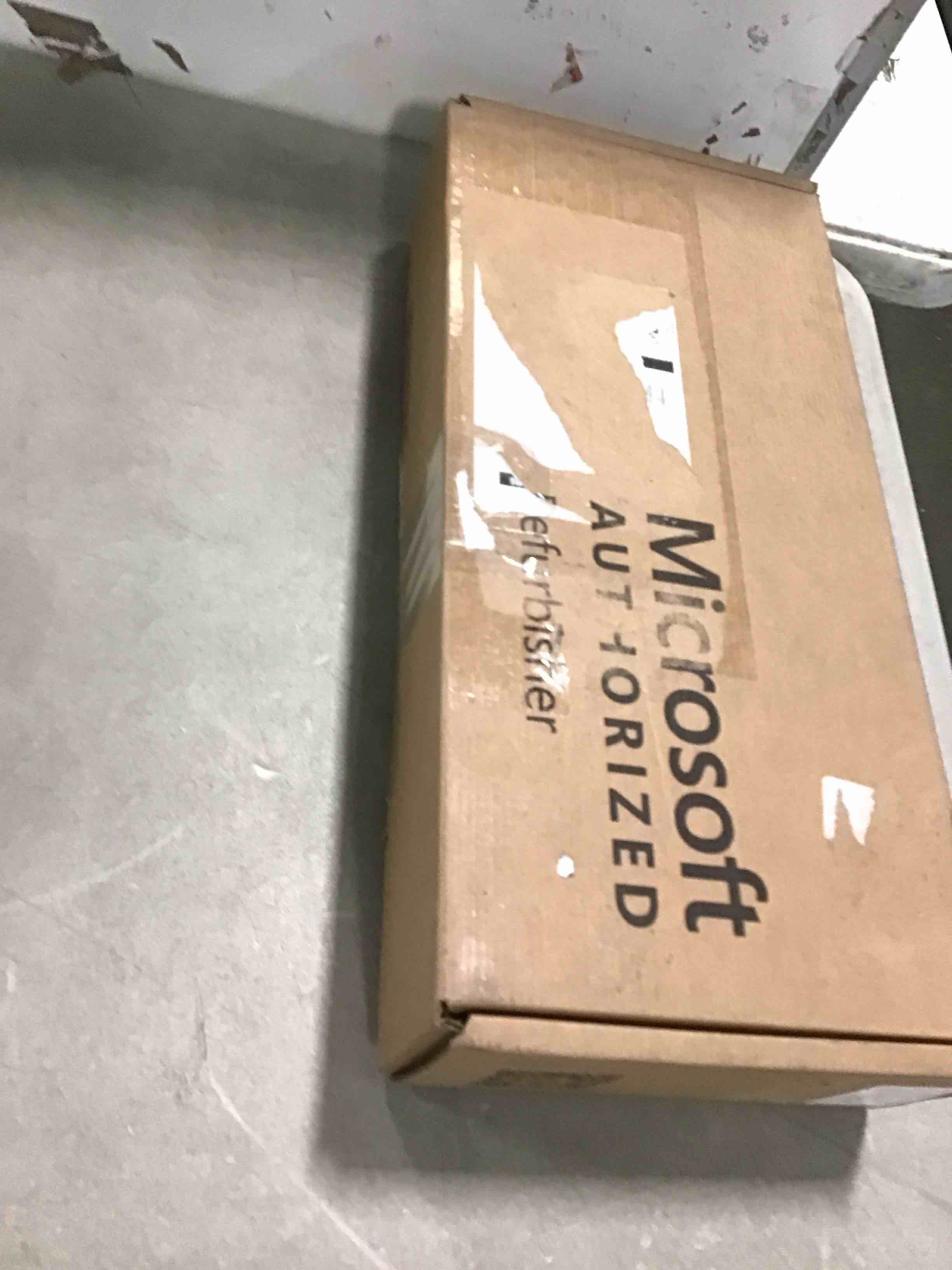 https://s3.amazonaws.com/lotting-images-prod/bidfta/RED5813852_1703617652842.jpeg