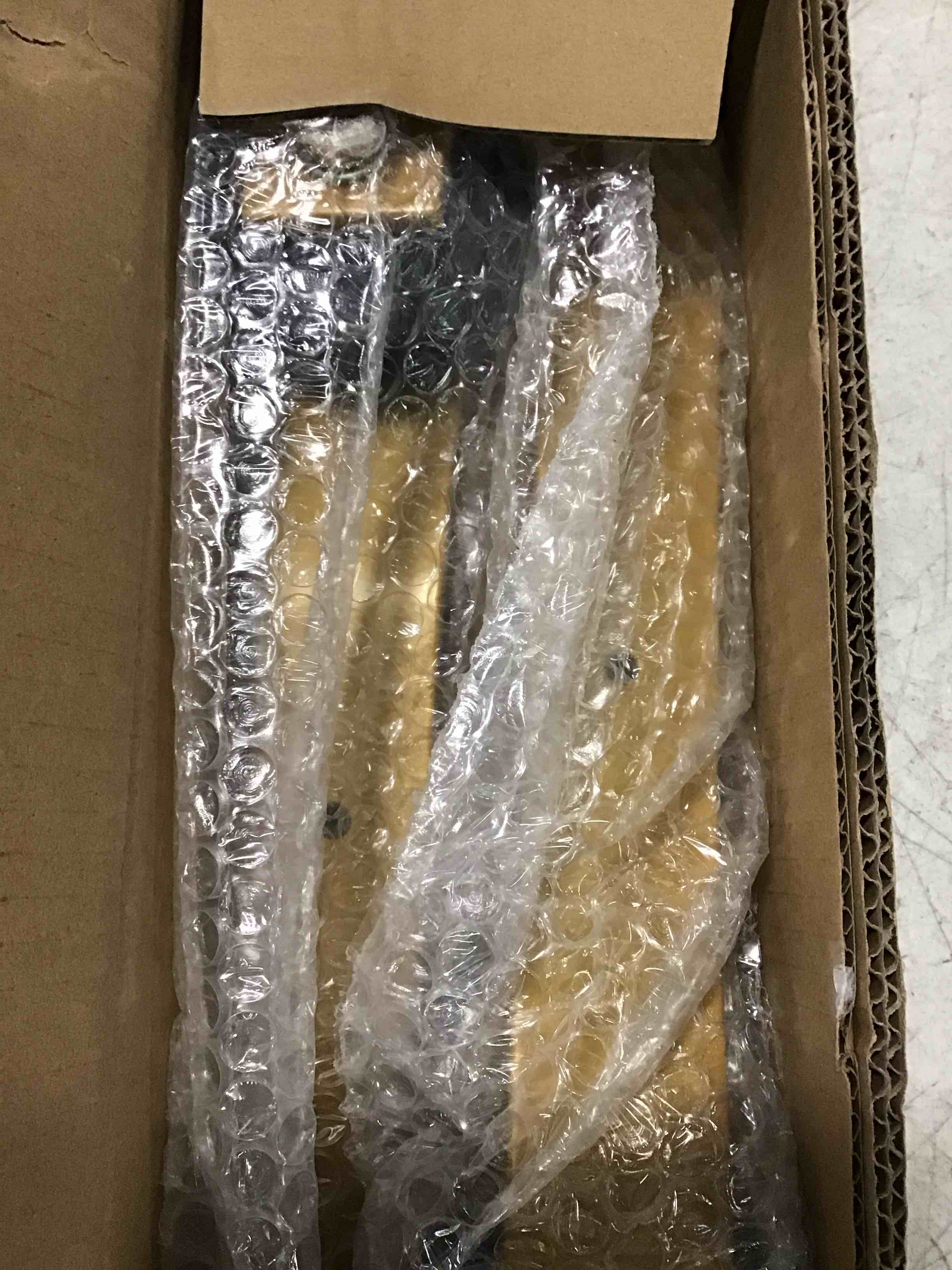 https://s3.amazonaws.com/lotting-images-prod/bidfta/RED5813940_1703682661445.jpeg