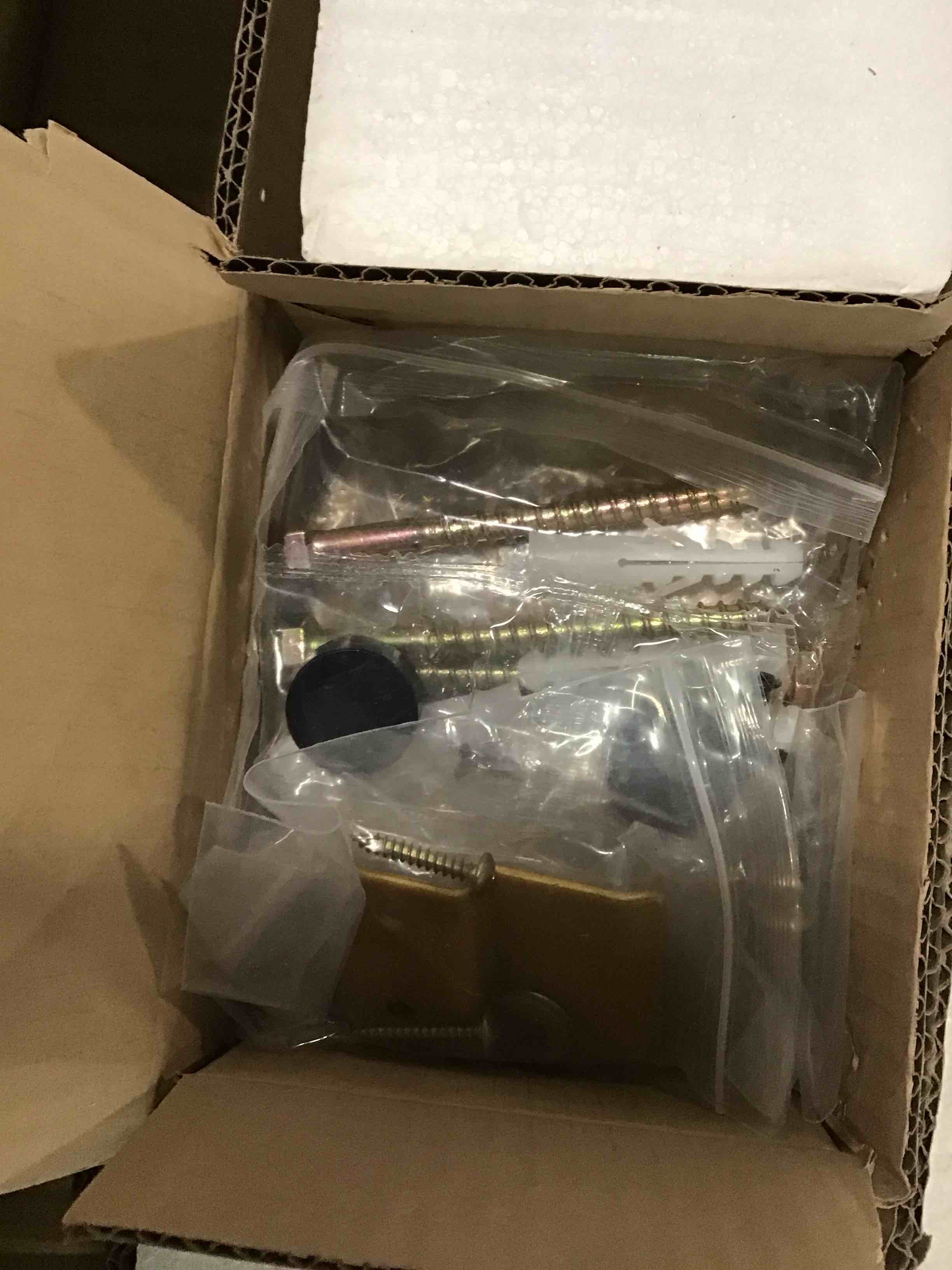 https://s3.amazonaws.com/lotting-images-prod/bidfta/RED5813940_1703682665349.jpeg