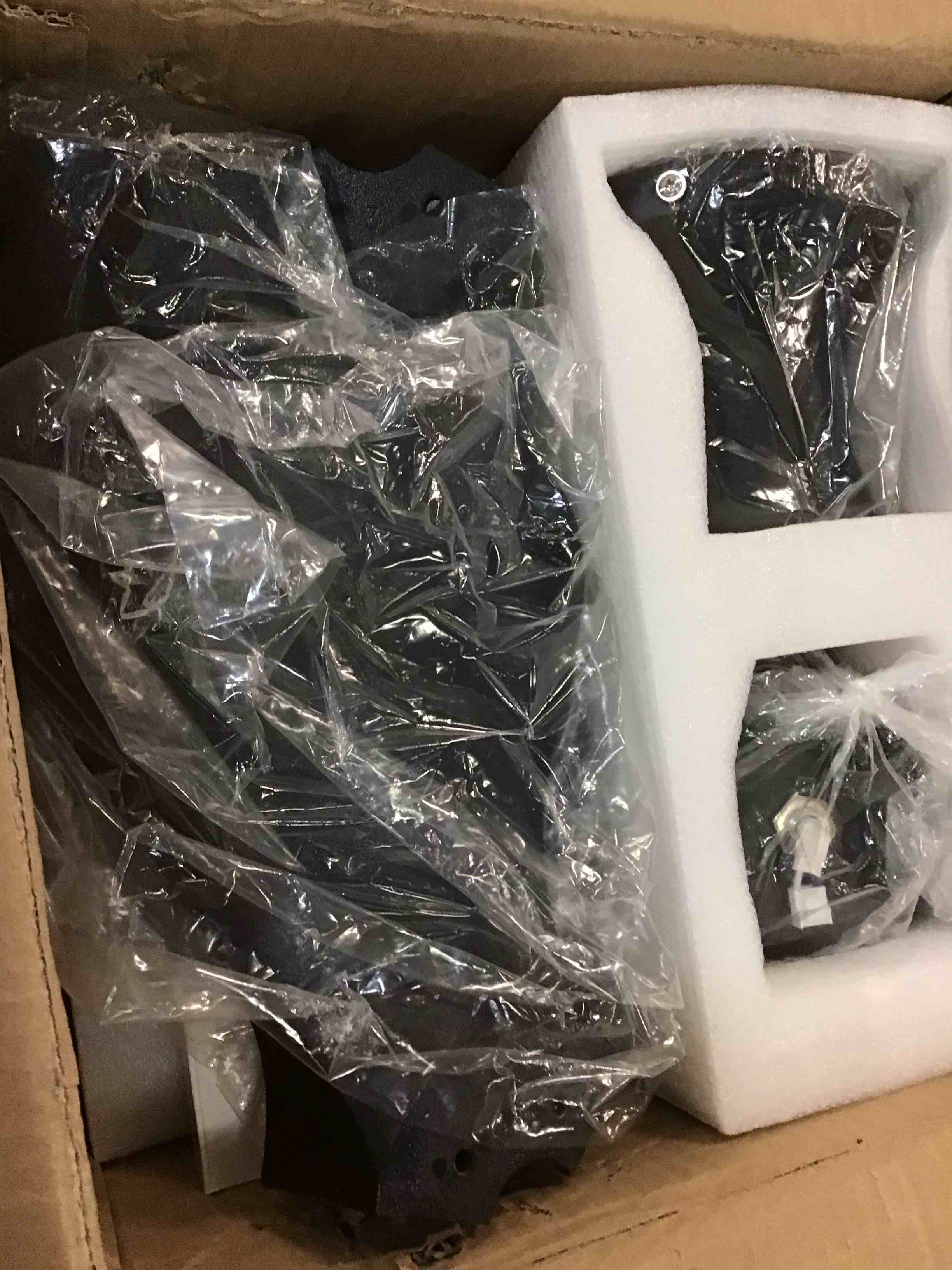 https://s3.amazonaws.com/lotting-images-prod/bidfta/RED5814311_1703783049701.jpeg