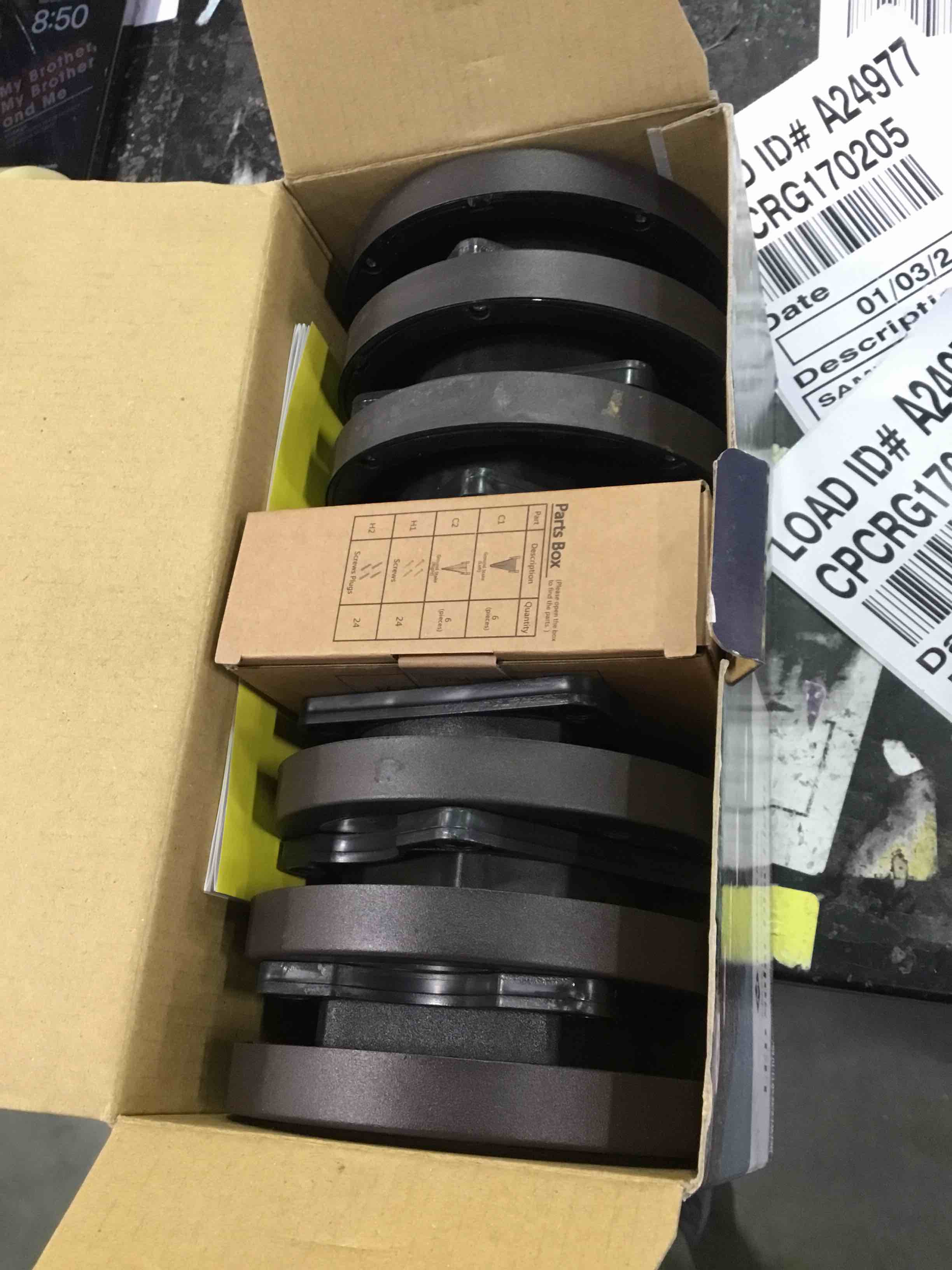 https://s3.amazonaws.com/lotting-images-prod/bidfta/RED5814516_1704721835241.jpeg