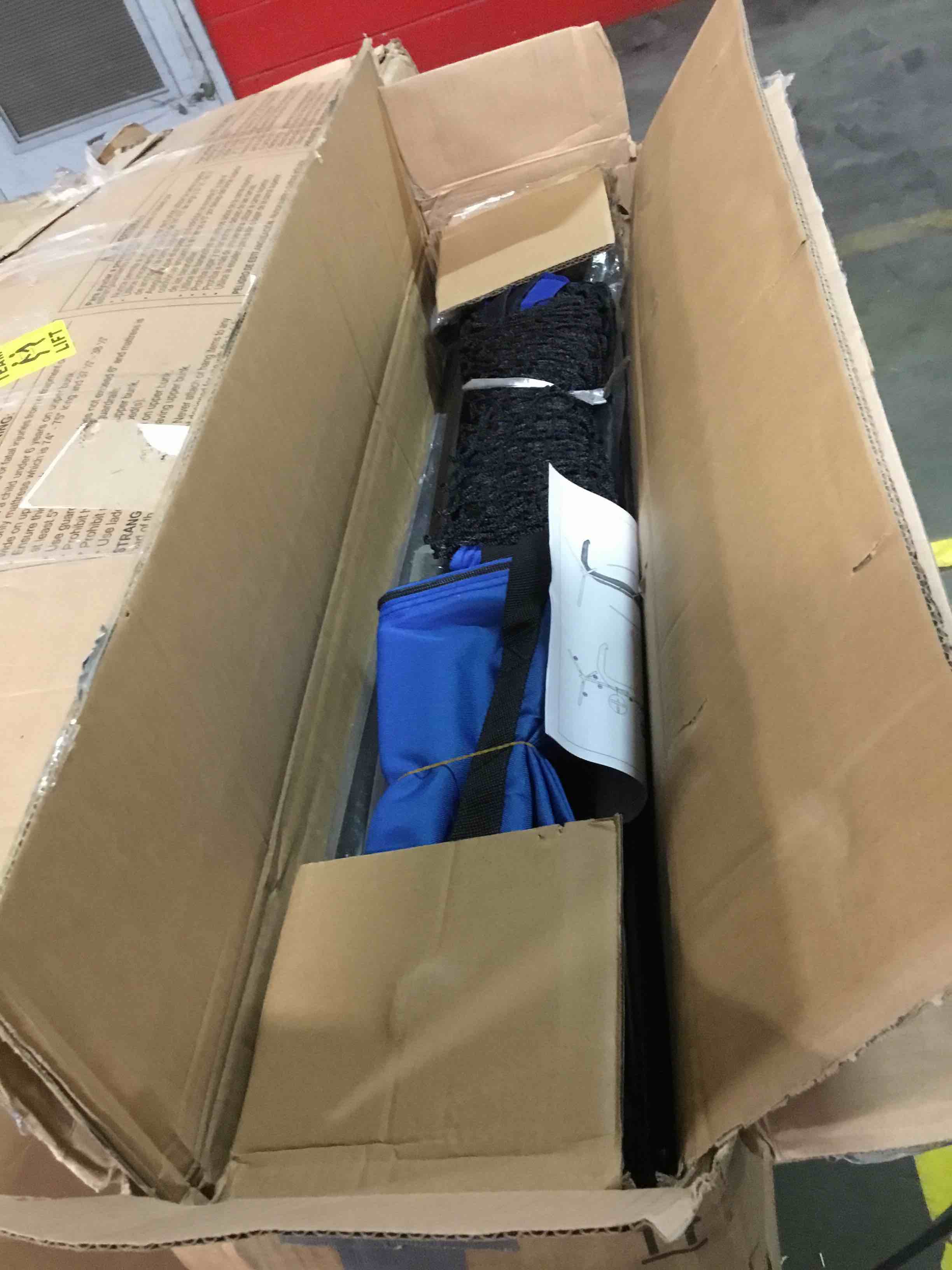 https://s3.amazonaws.com/lotting-images-prod/bidfta/RED5814672_1704806727701.jpeg