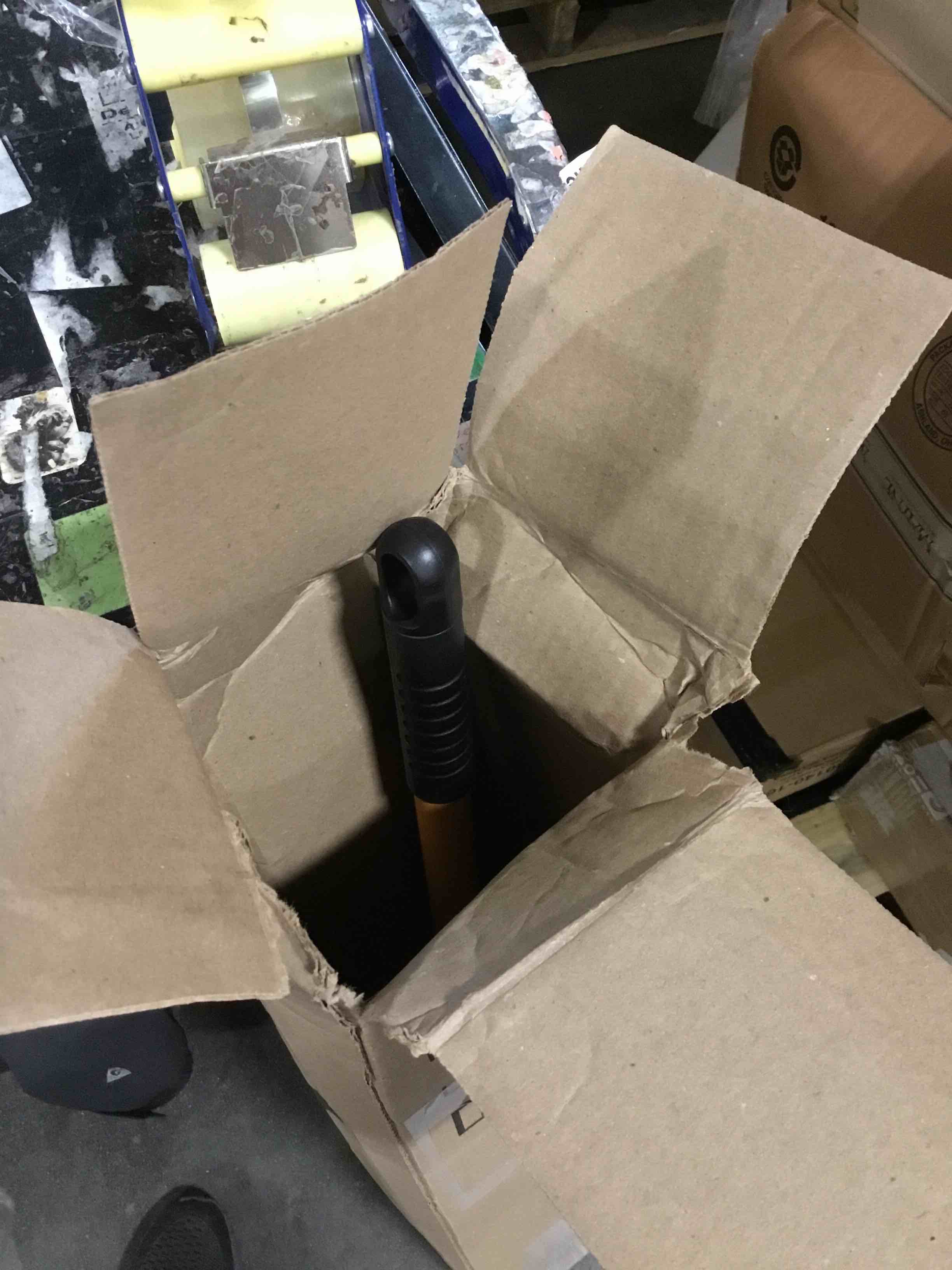 https://s3.amazonaws.com/lotting-images-prod/bidfta/RED5814697_1704810846986.jpeg