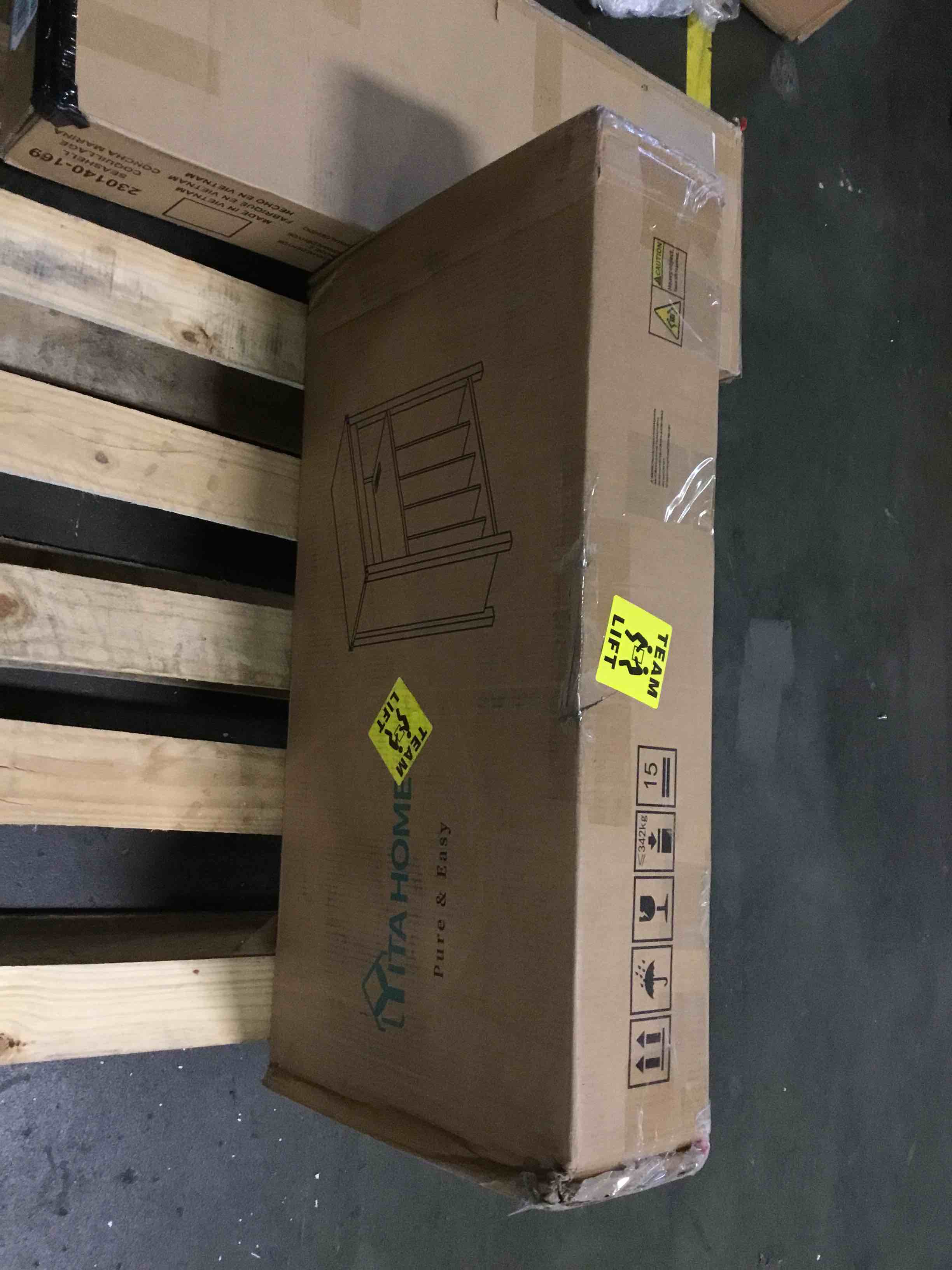 https://s3.amazonaws.com/lotting-images-prod/bidfta/RED5814710_1704813764447.jpeg