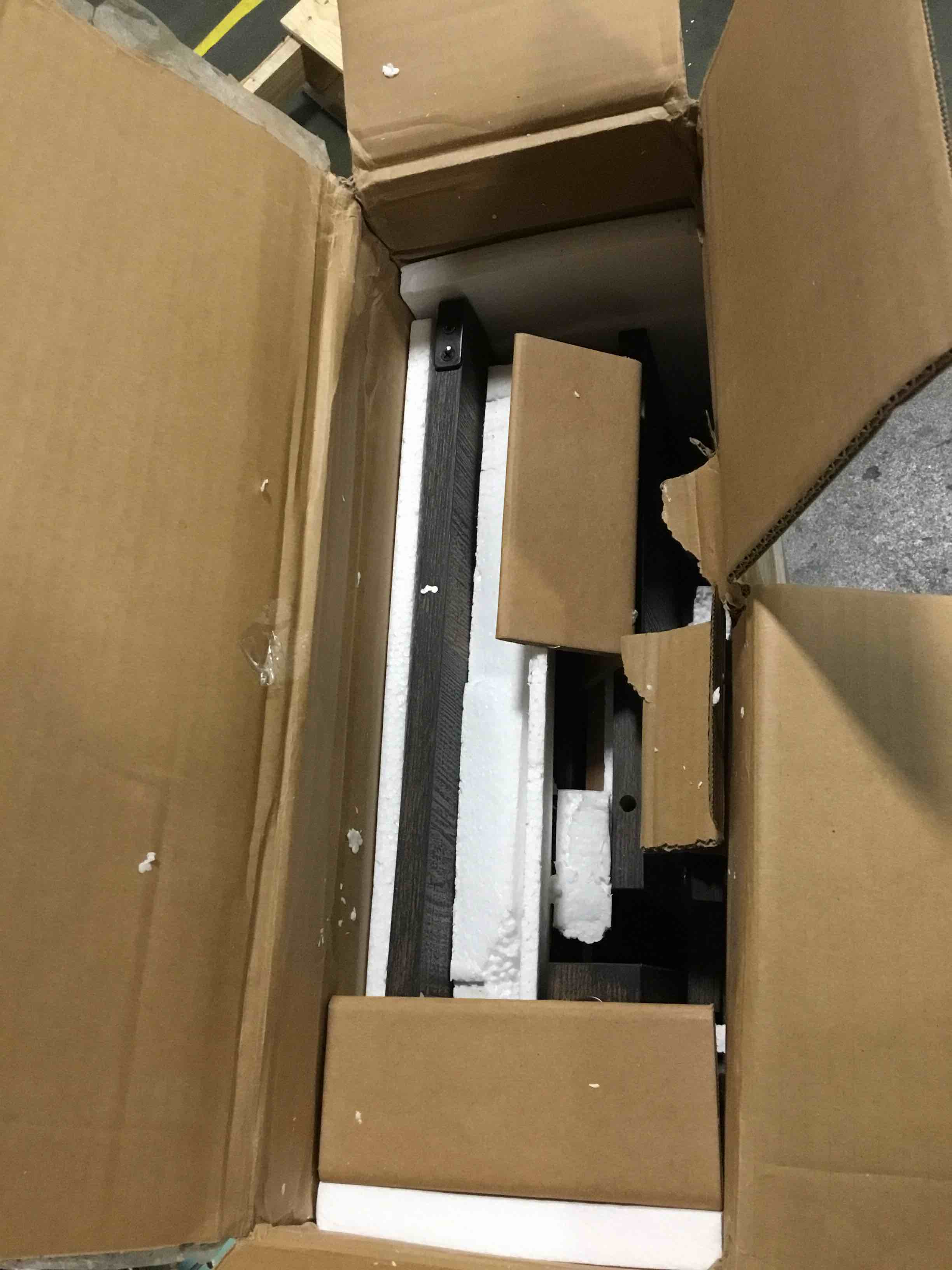 https://s3.amazonaws.com/lotting-images-prod/bidfta/RED5814710_1704813814355.jpeg