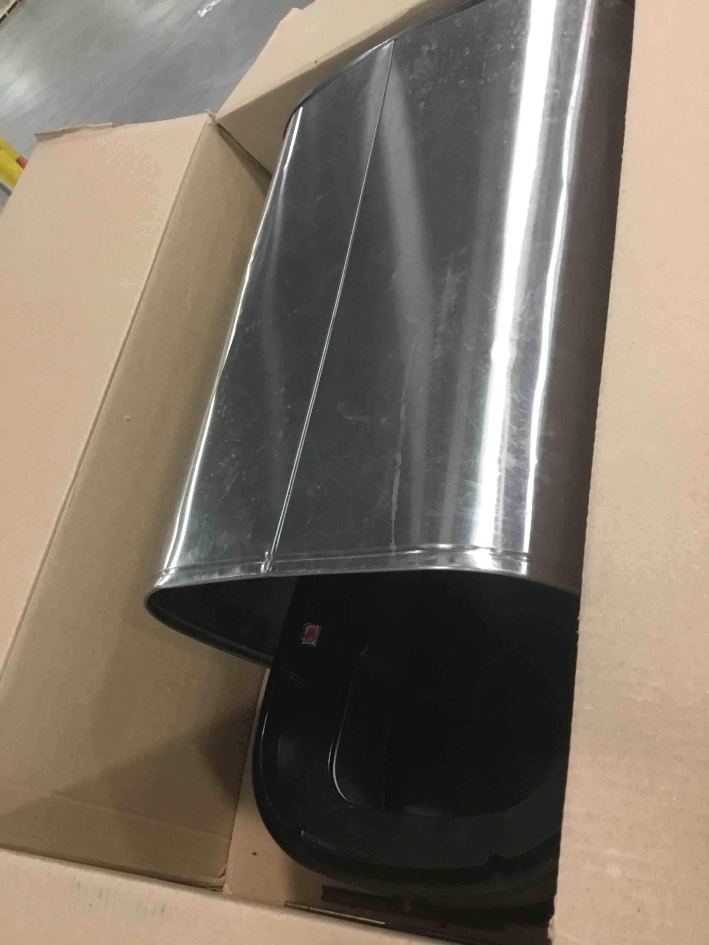 https://s3.amazonaws.com/lotting-images-prod/bidfta/RED5814898_1704901456794.jpeg