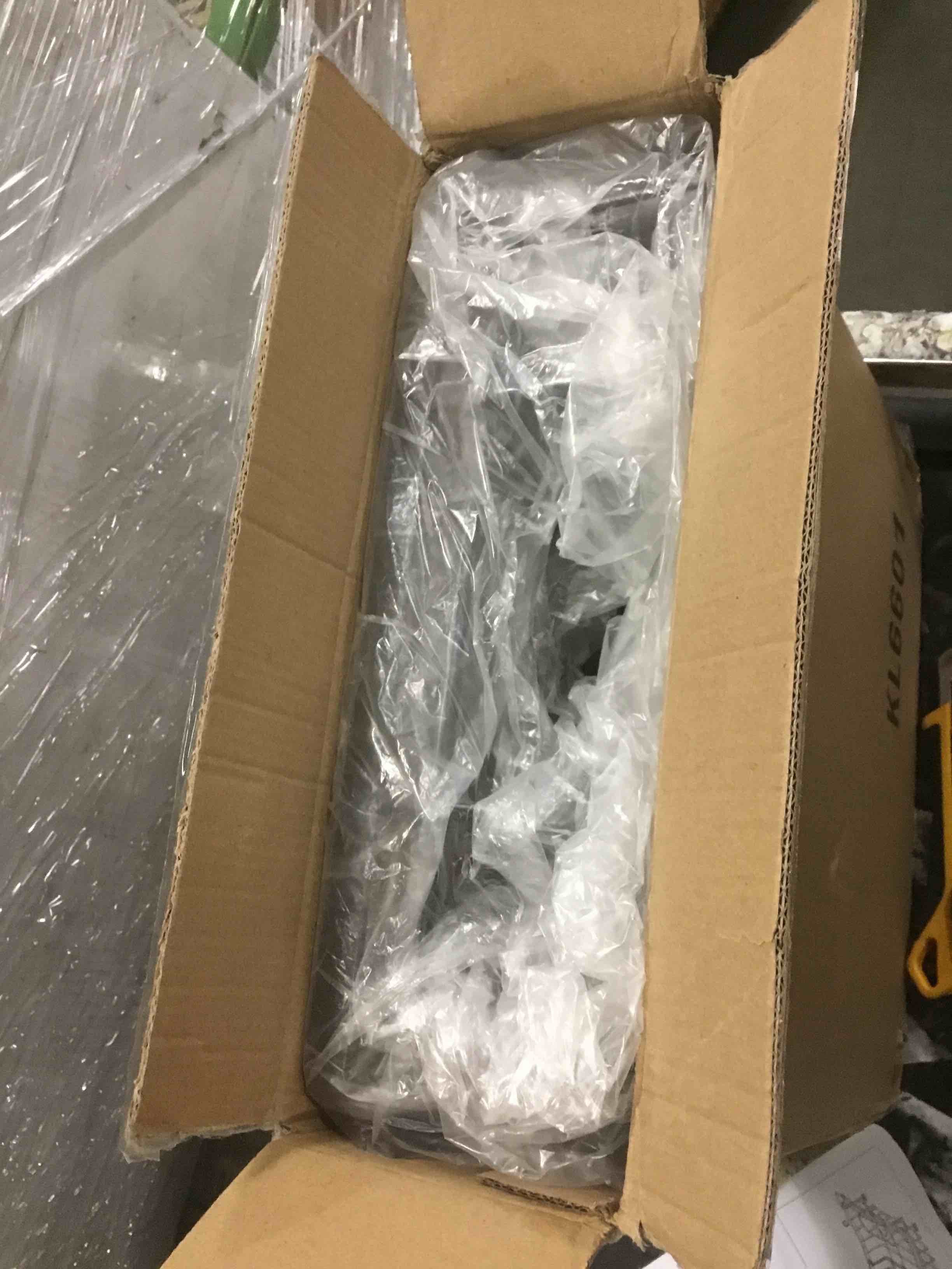 https://s3.amazonaws.com/lotting-images-prod/bidfta/RED5814916_1704903297639.jpeg