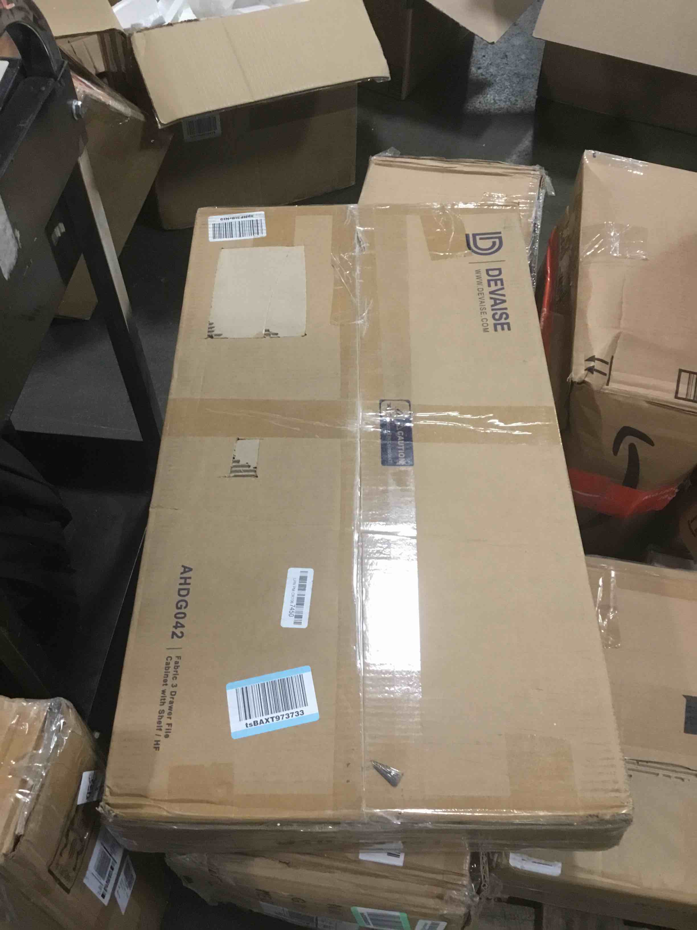 https://s3.amazonaws.com/lotting-images-prod/bidfta/RED5815073_1704980232858.jpeg