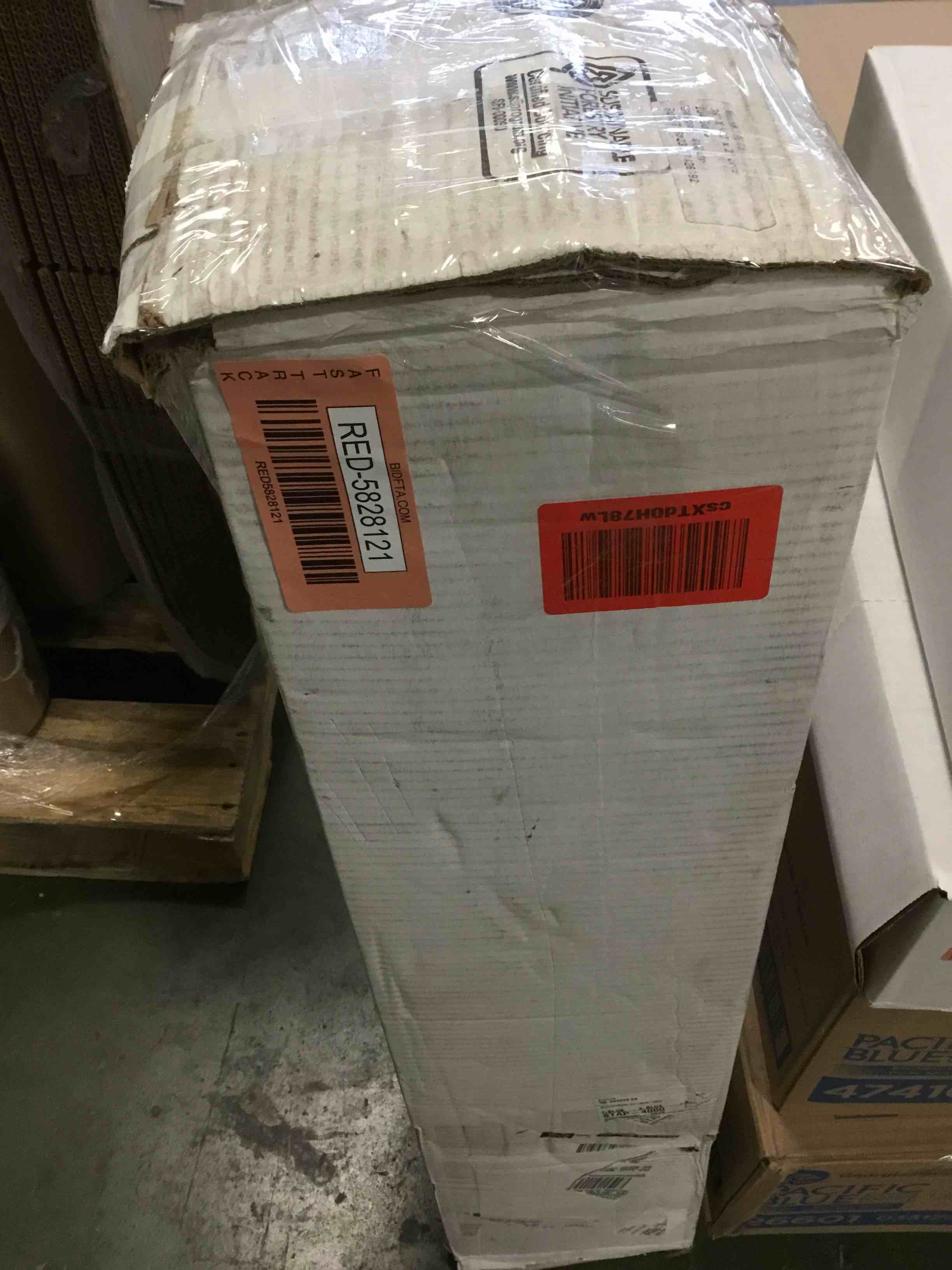 https://s3.amazonaws.com/lotting-images-prod/bidfta/RED5828121_1706622385685.jpeg