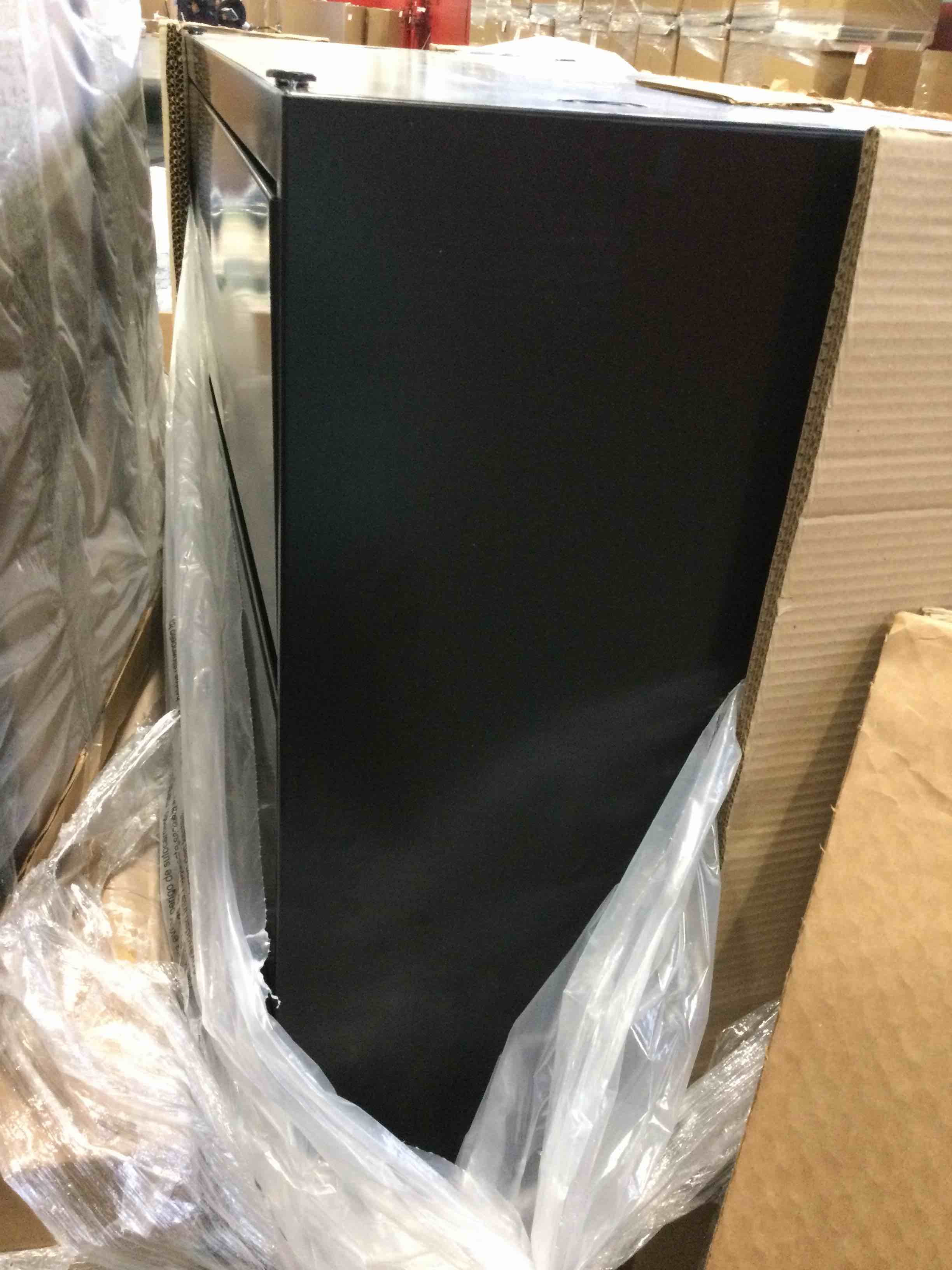 https://s3.amazonaws.com/lotting-images-prod/bidfta/RED5828275_1706645915750.jpeg