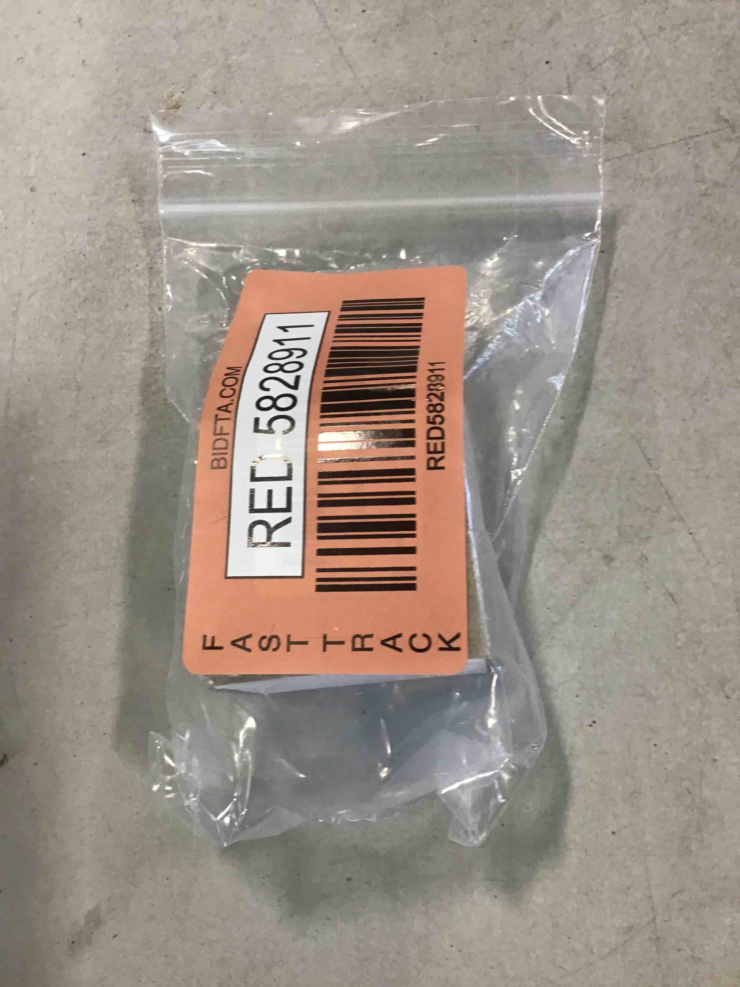 https://s3.amazonaws.com/lotting-images-prod/bidfta/RED5828911_1706883004632.jpeg