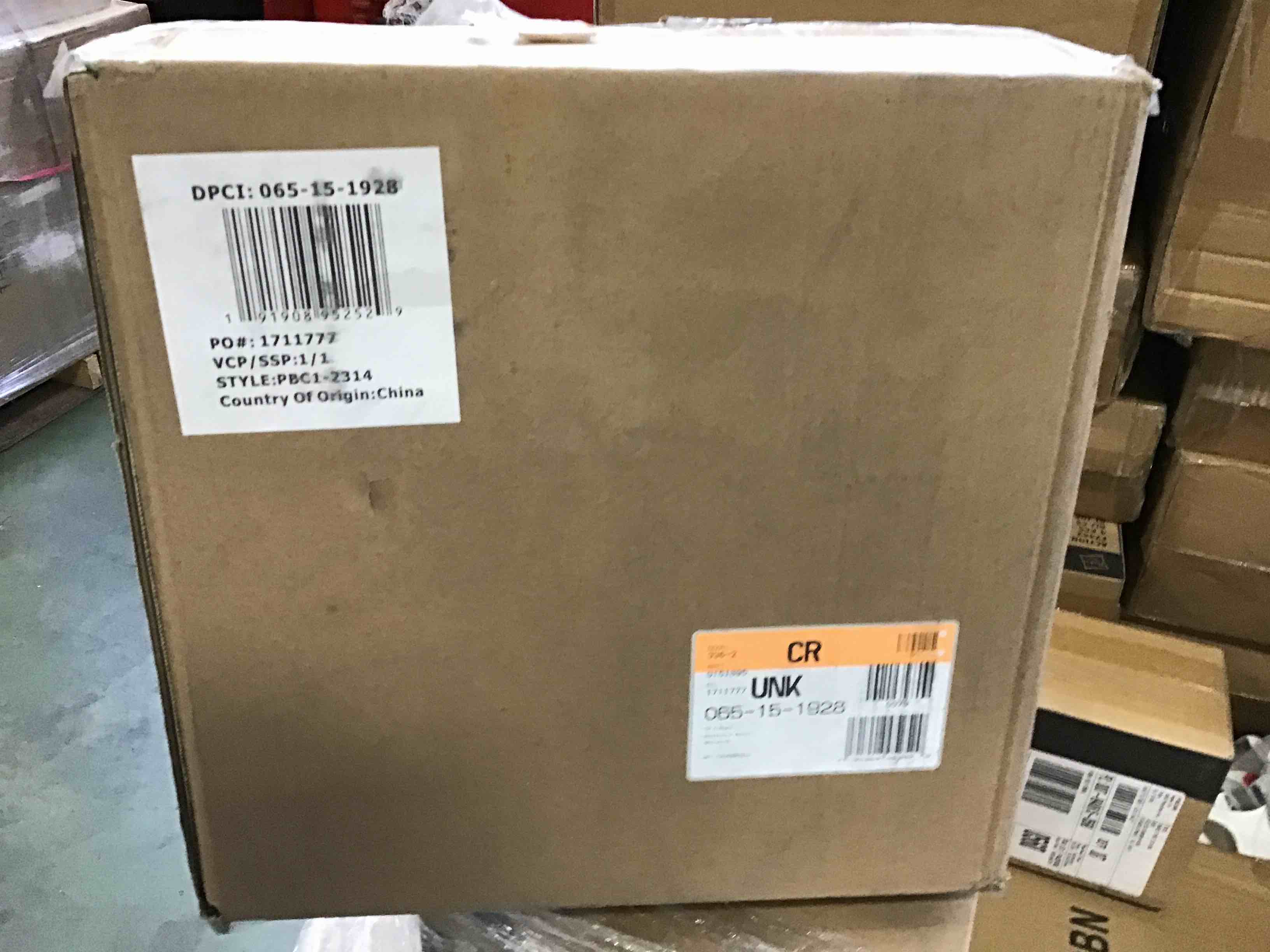https://s3.amazonaws.com/lotting-images-prod/bidfta/RED5829030_1706906792550.jpeg