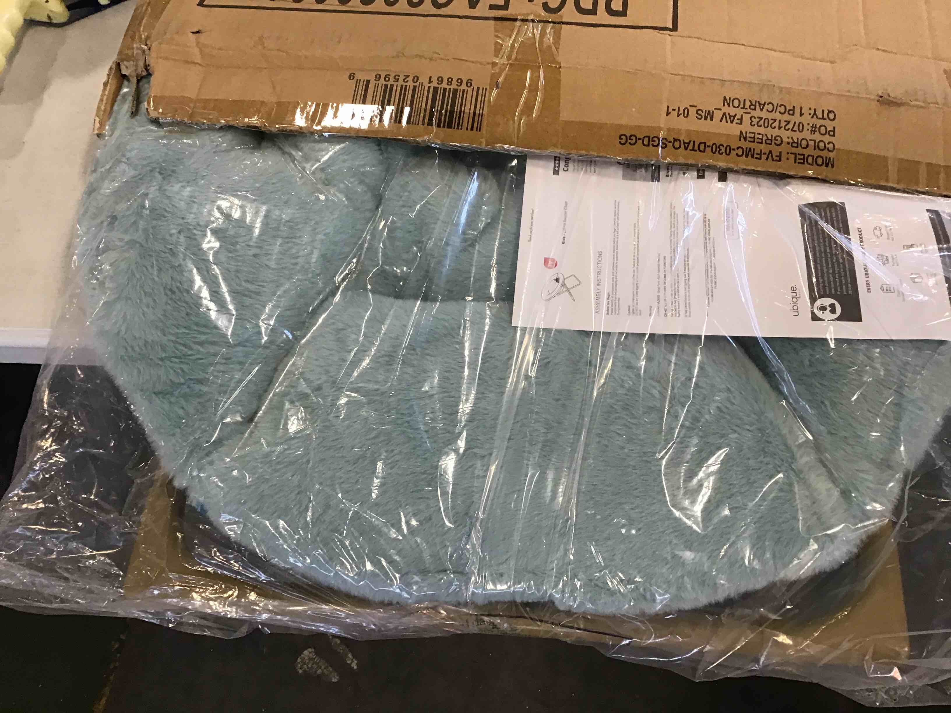 https://s3.amazonaws.com/lotting-images-prod/bidfta/RED5829272_1707141175637.jpeg