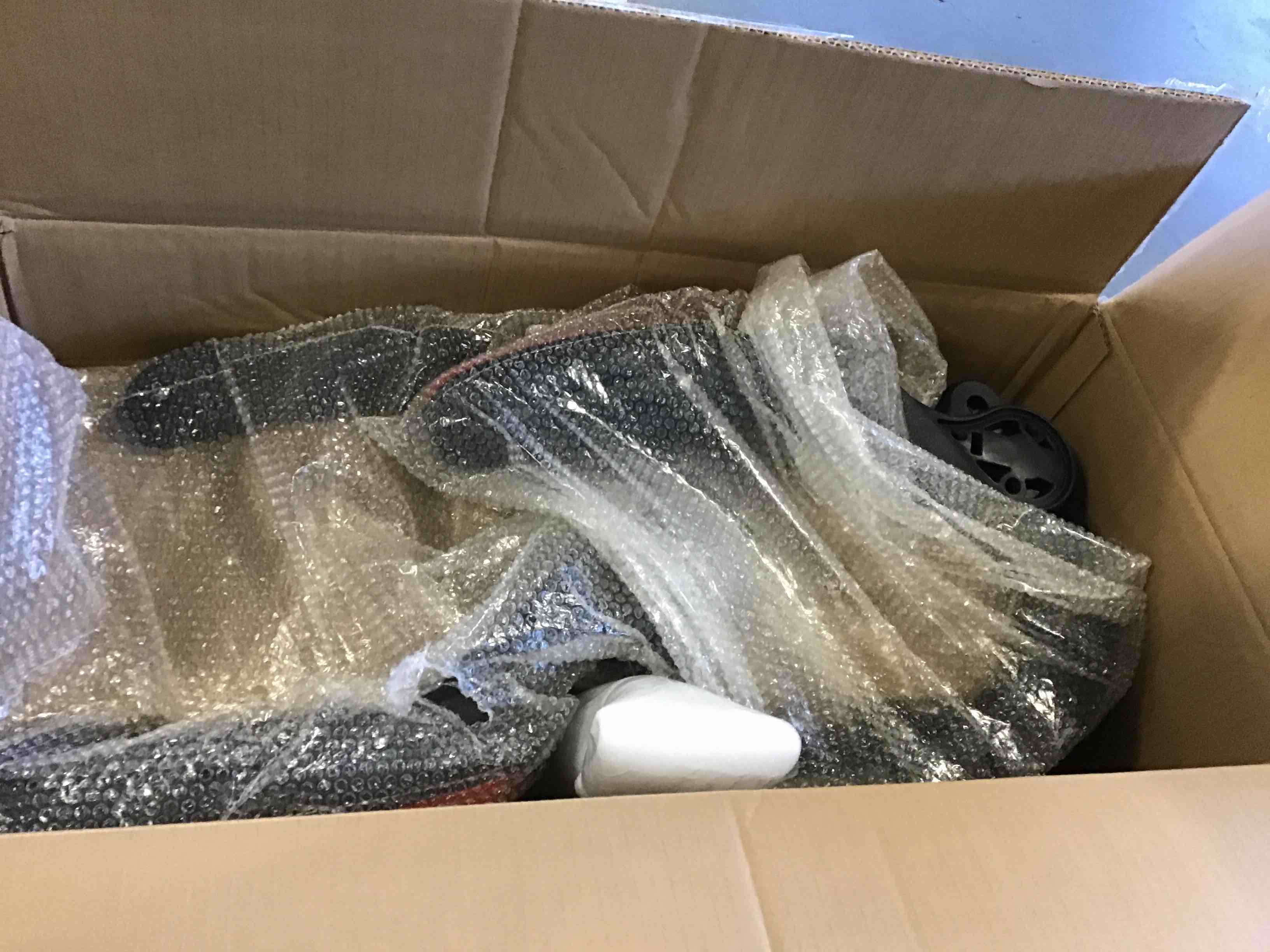 https://s3.amazonaws.com/lotting-images-prod/bidfta/RED5829386_1707163619926.jpeg