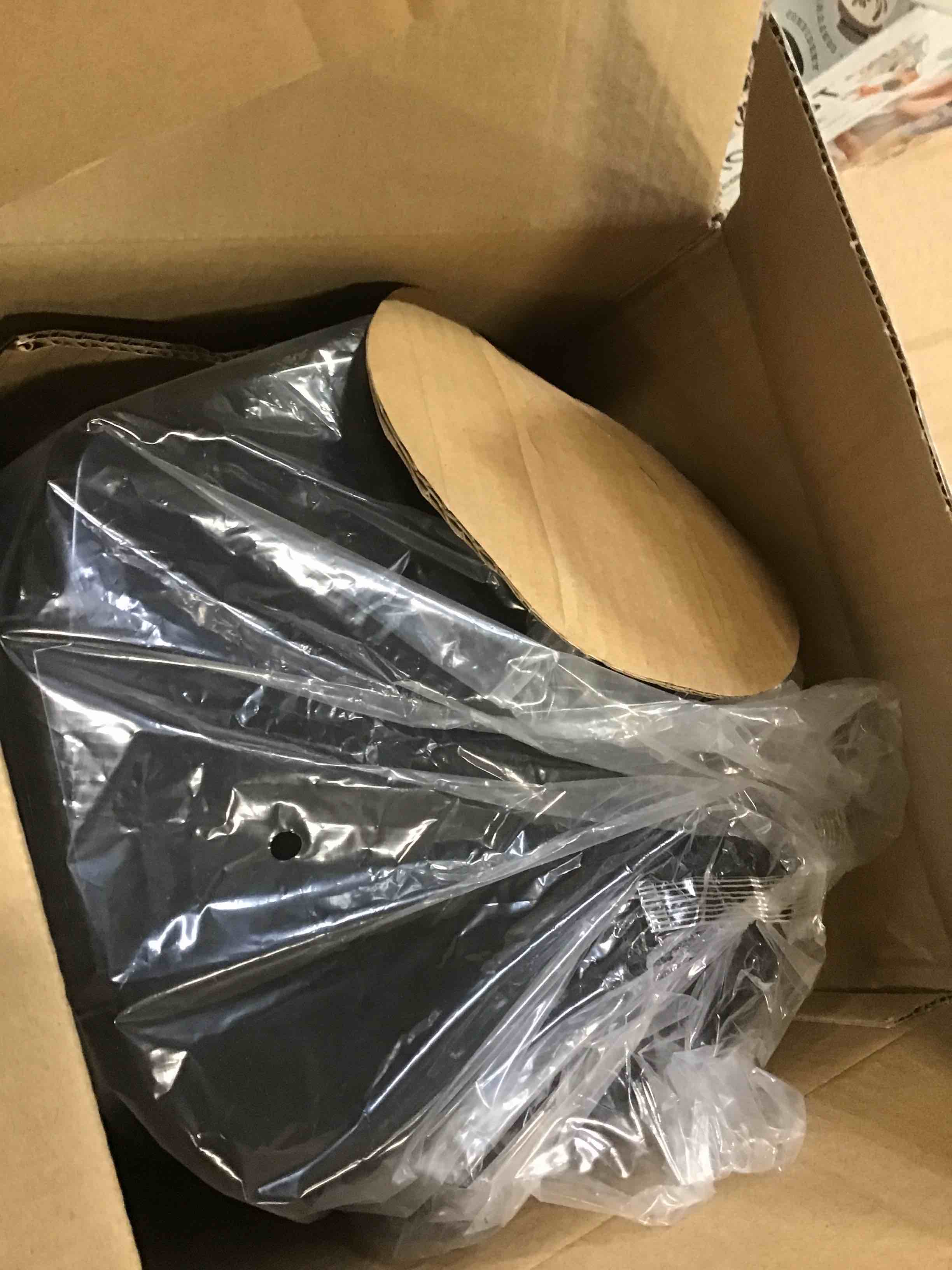 https://s3.amazonaws.com/lotting-images-prod/bidfta/RED5829629_1708023960627.jpeg
