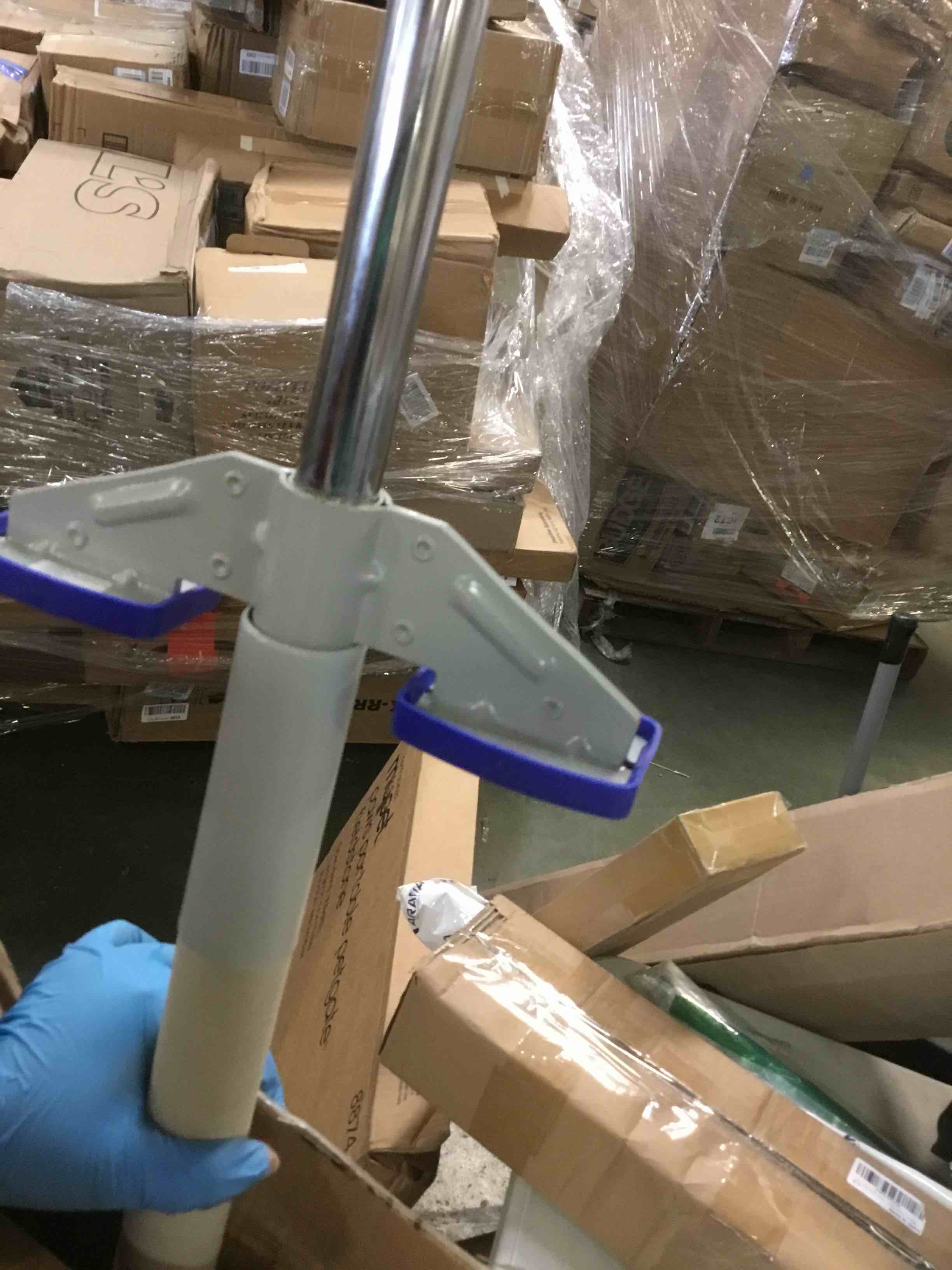 https://s3.amazonaws.com/lotting-images-prod/bidfta/RED5830365_1708440472701.jpeg