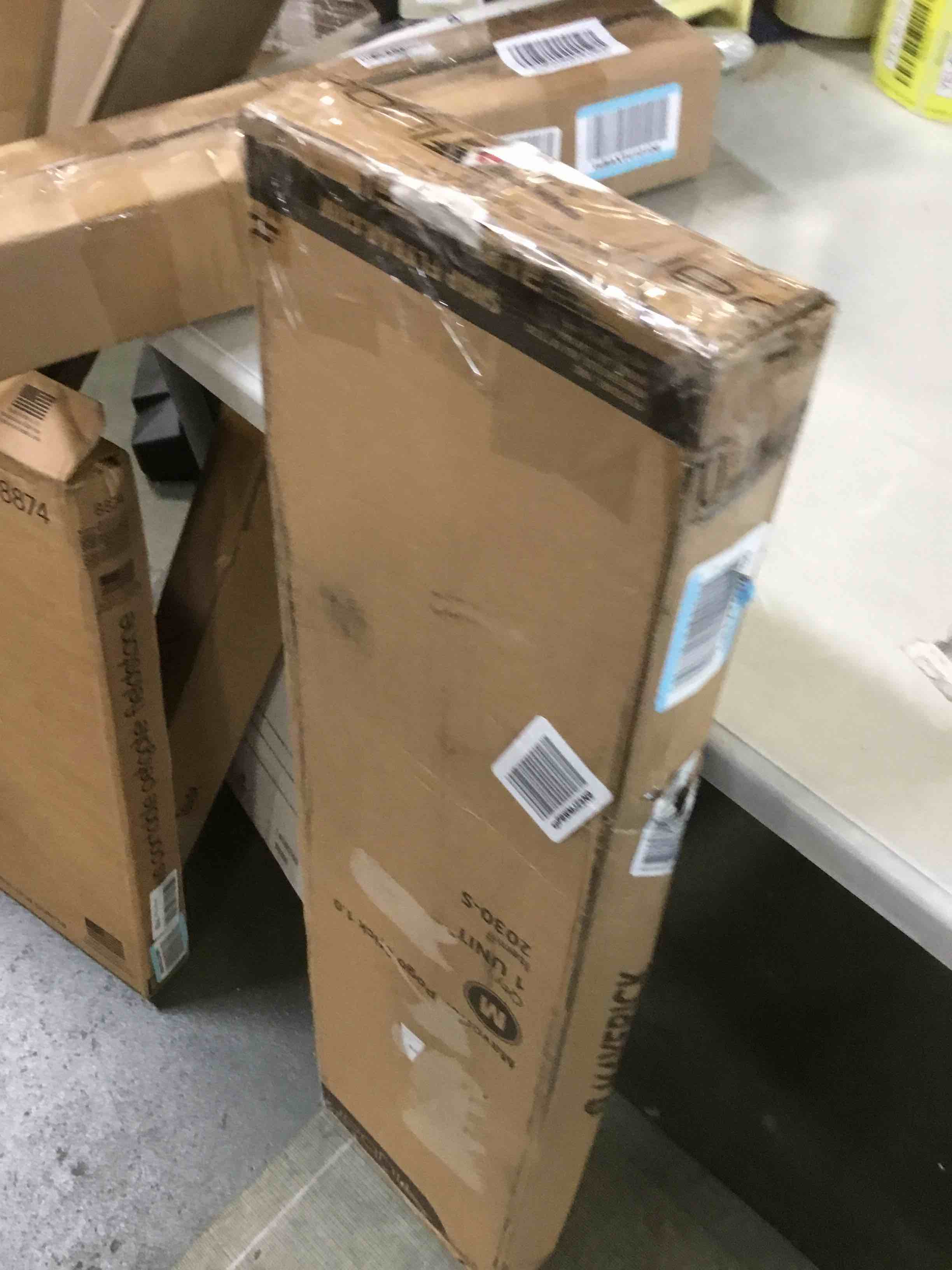 https://s3.amazonaws.com/lotting-images-prod/bidfta/RED5830365_1708440486670.jpeg