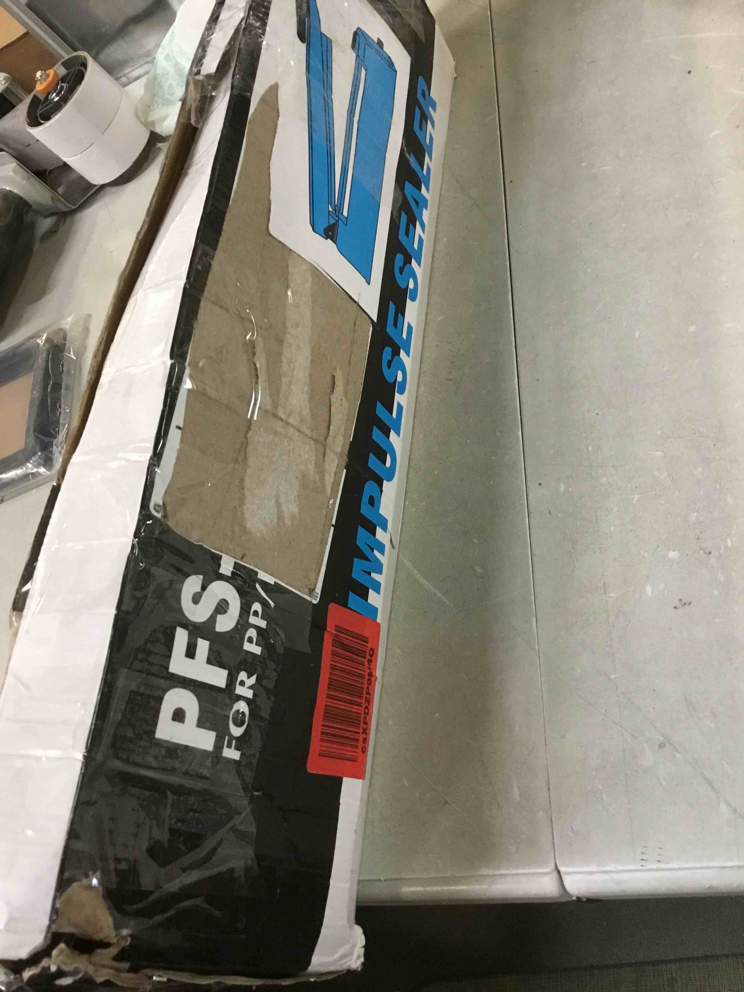 https://s3.amazonaws.com/lotting-images-prod/bidfta/RED5830457_1708455251511.jpeg