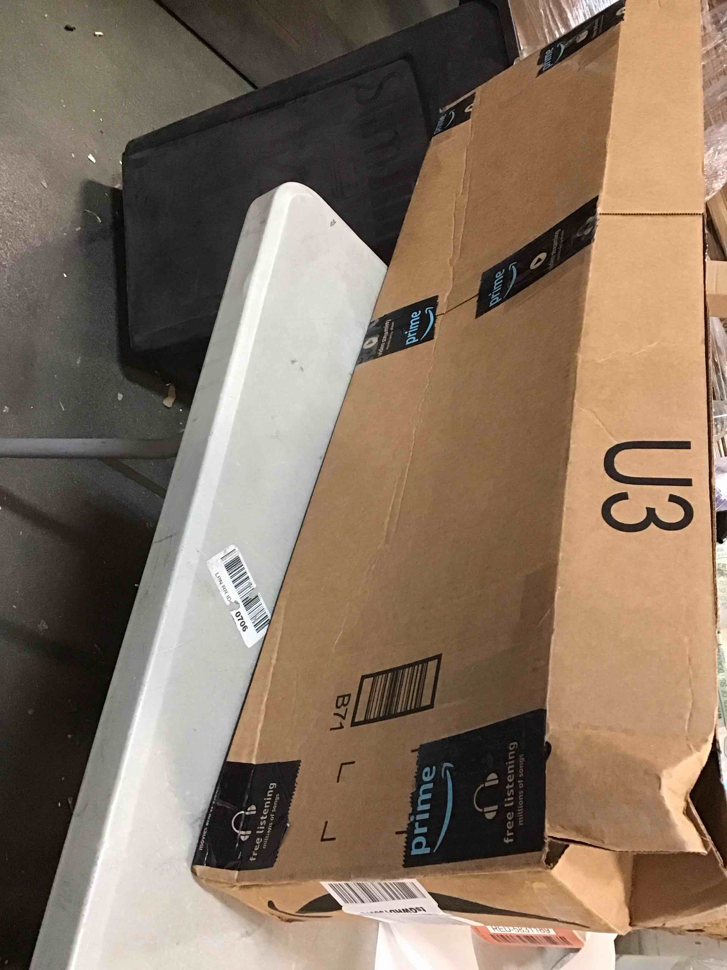 https://s3.amazonaws.com/lotting-images-prod/bidfta/RED5831179_1706792029244.jpeg