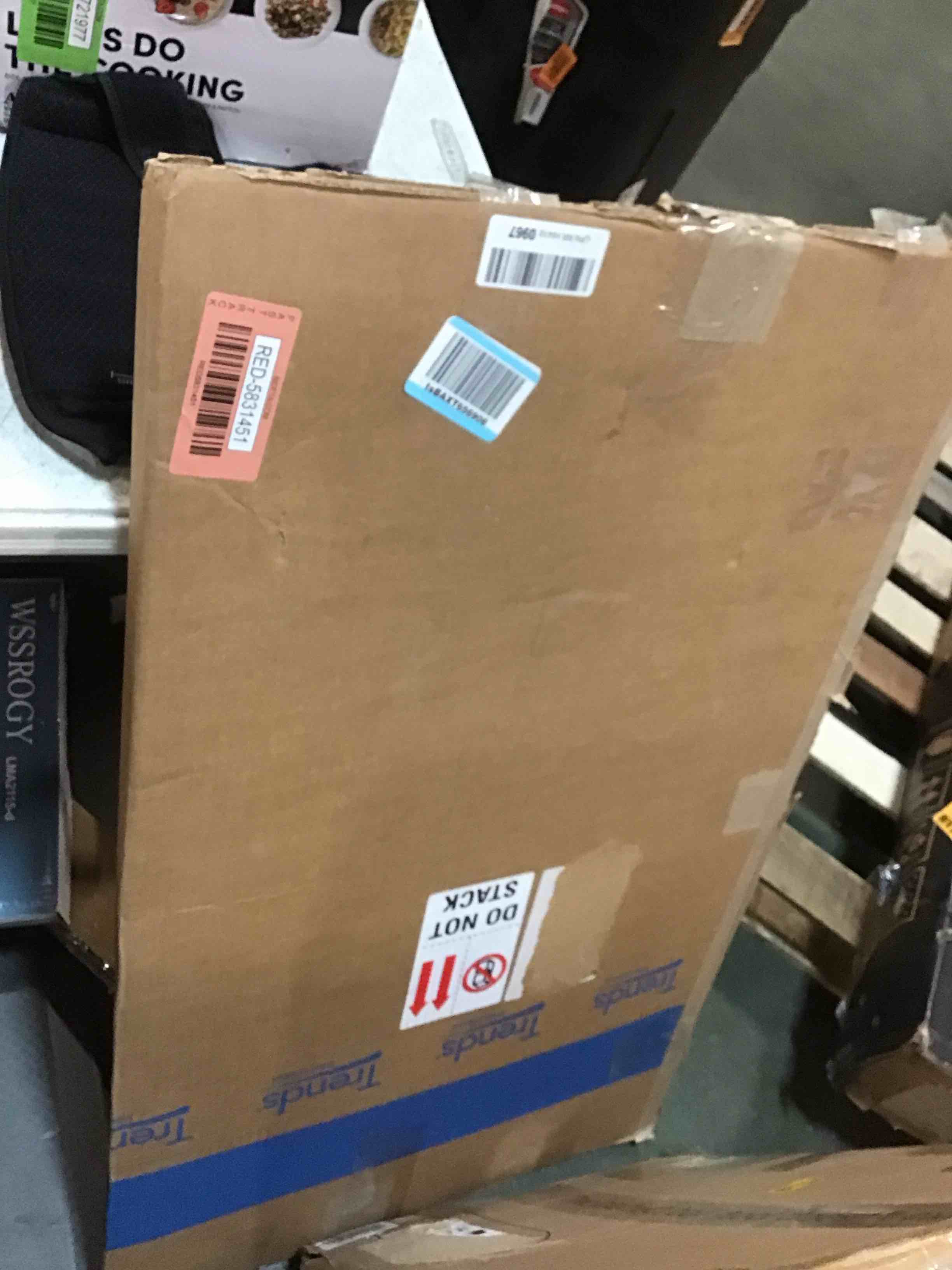https://s3.amazonaws.com/lotting-images-prod/bidfta/RED5831451_1706877721826.jpeg