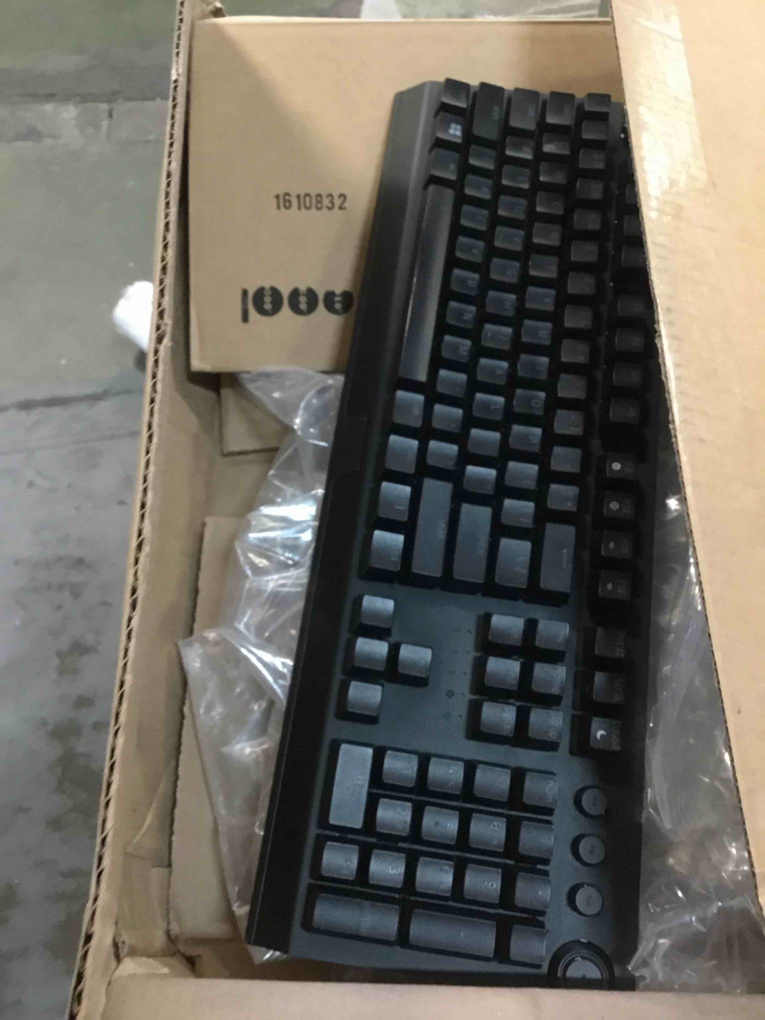 https://s3.amazonaws.com/lotting-images-prod/bidfta/RED5831825_1707149633797.jpeg