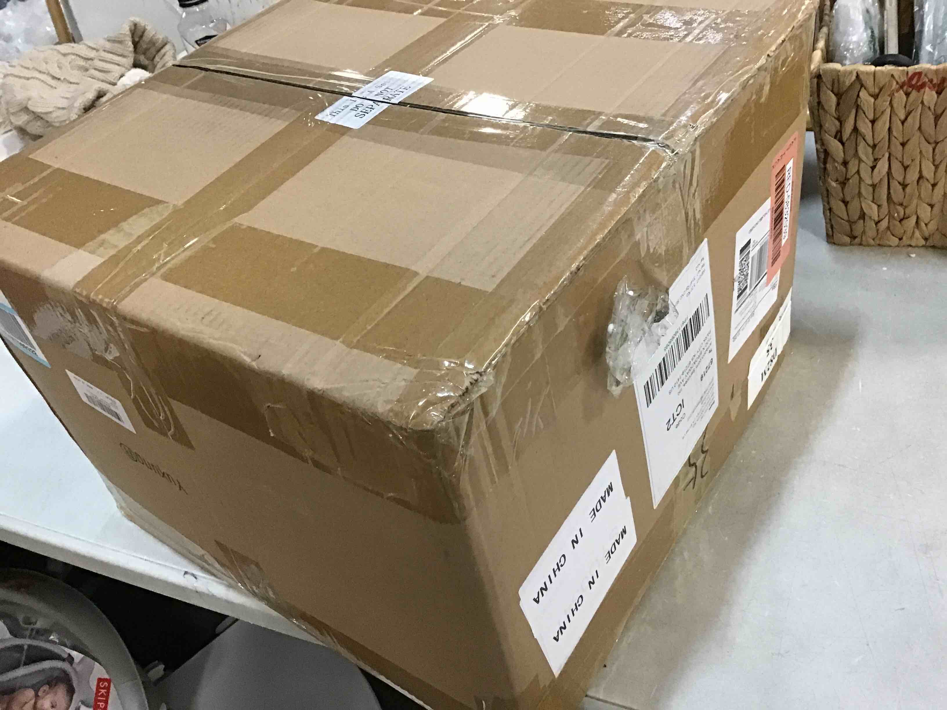 https://s3.amazonaws.com/lotting-images-prod/bidfta/RED5832039_1707234022948.jpeg