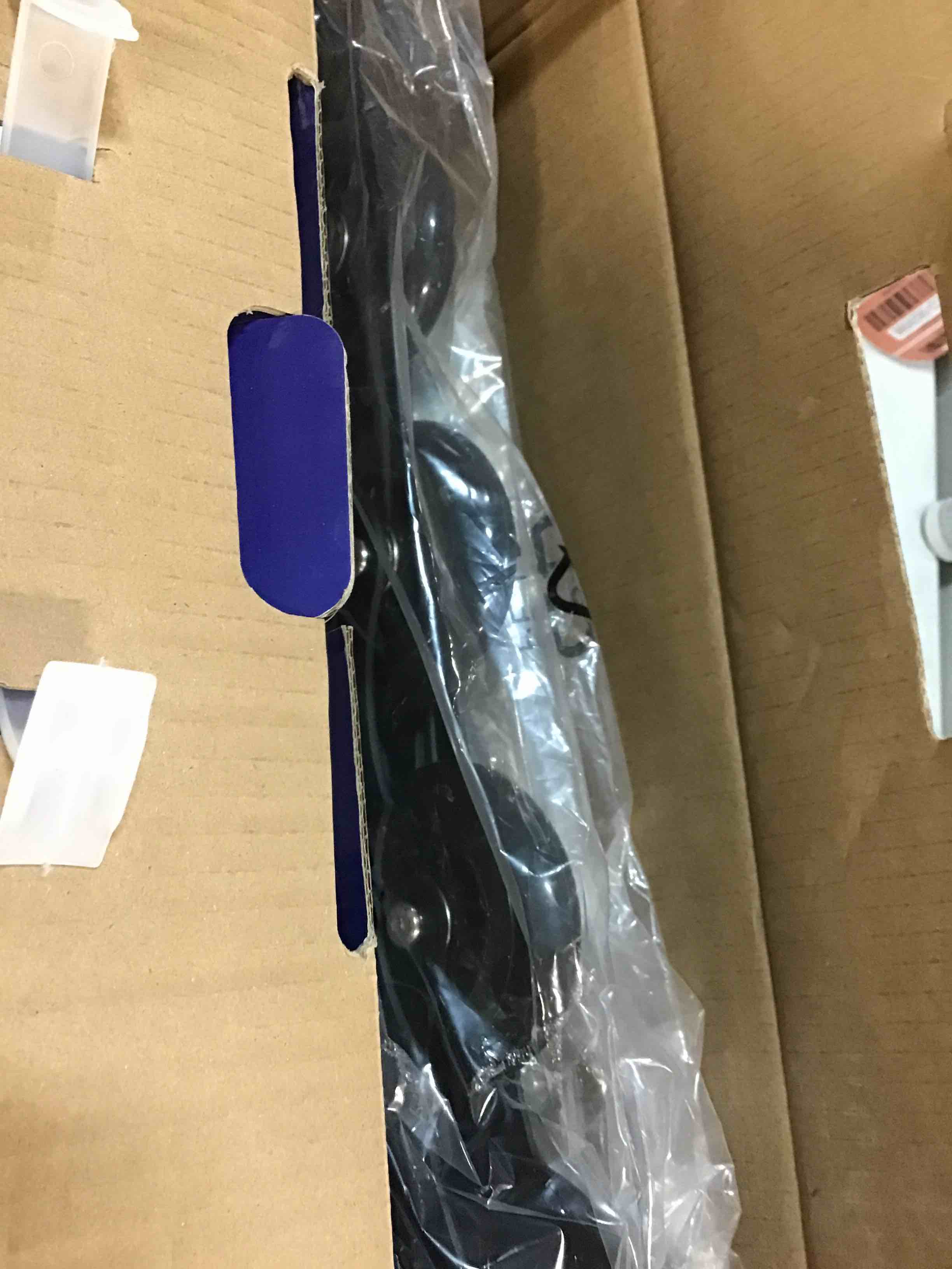 https://s3.amazonaws.com/lotting-images-prod/bidfta/RED5832085_1707239059634.jpeg