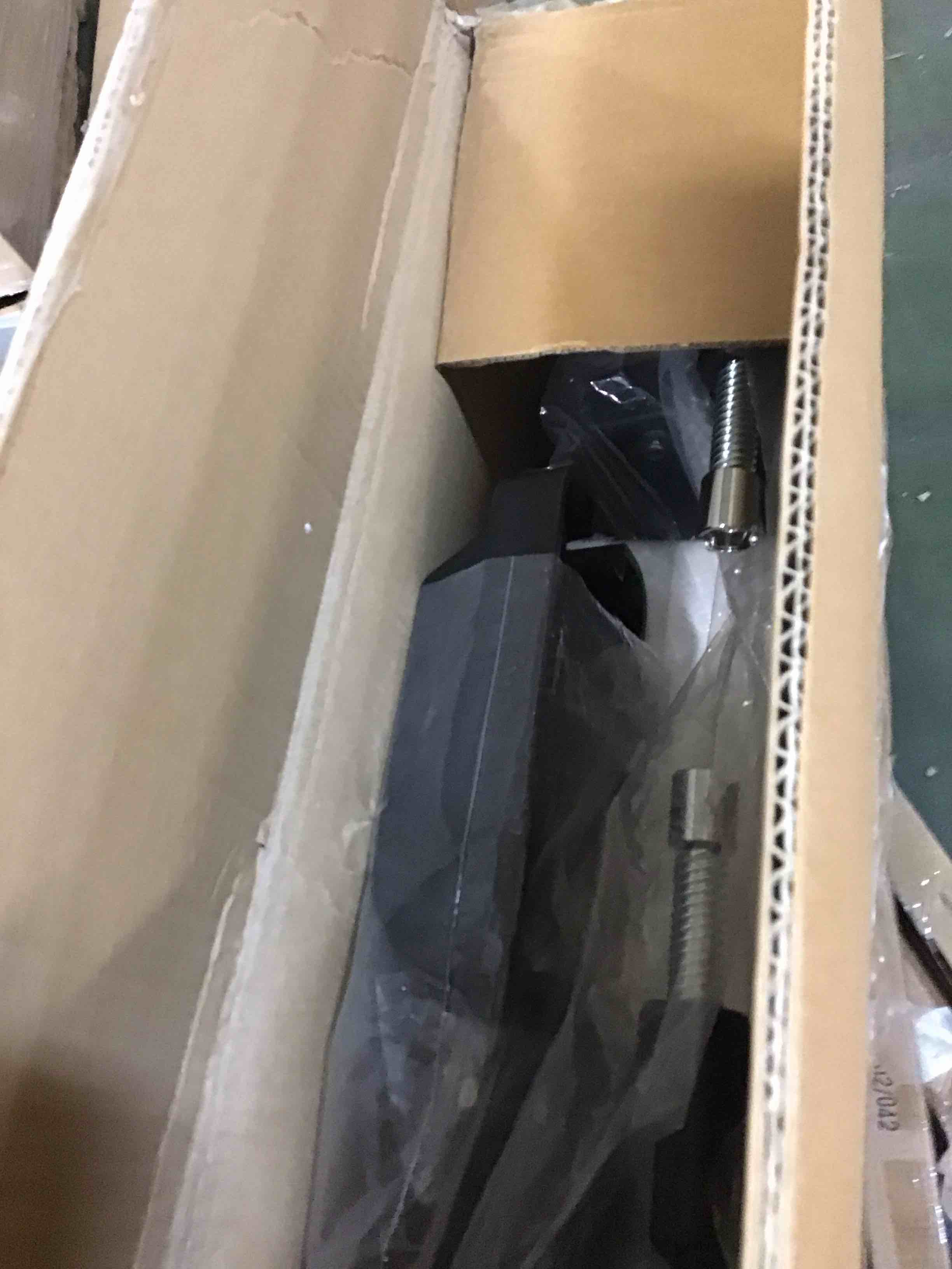 https://s3.amazonaws.com/lotting-images-prod/bidfta/RED5832212_1707309849381.jpeg