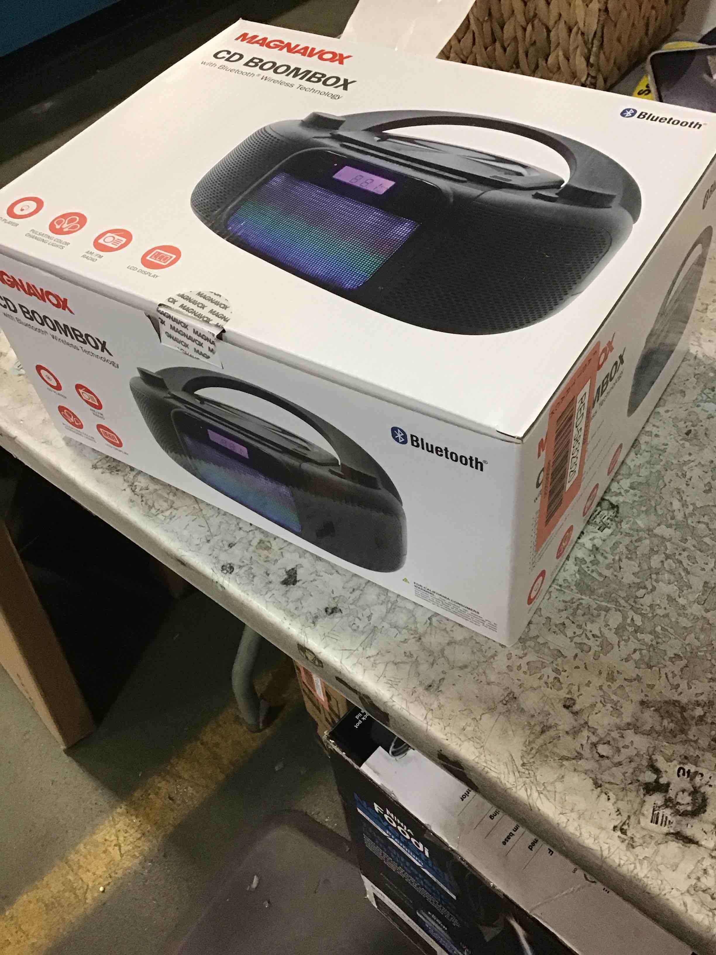 https://s3.amazonaws.com/lotting-images-prod/bidfta/RED5832320_1707321197993.jpeg
