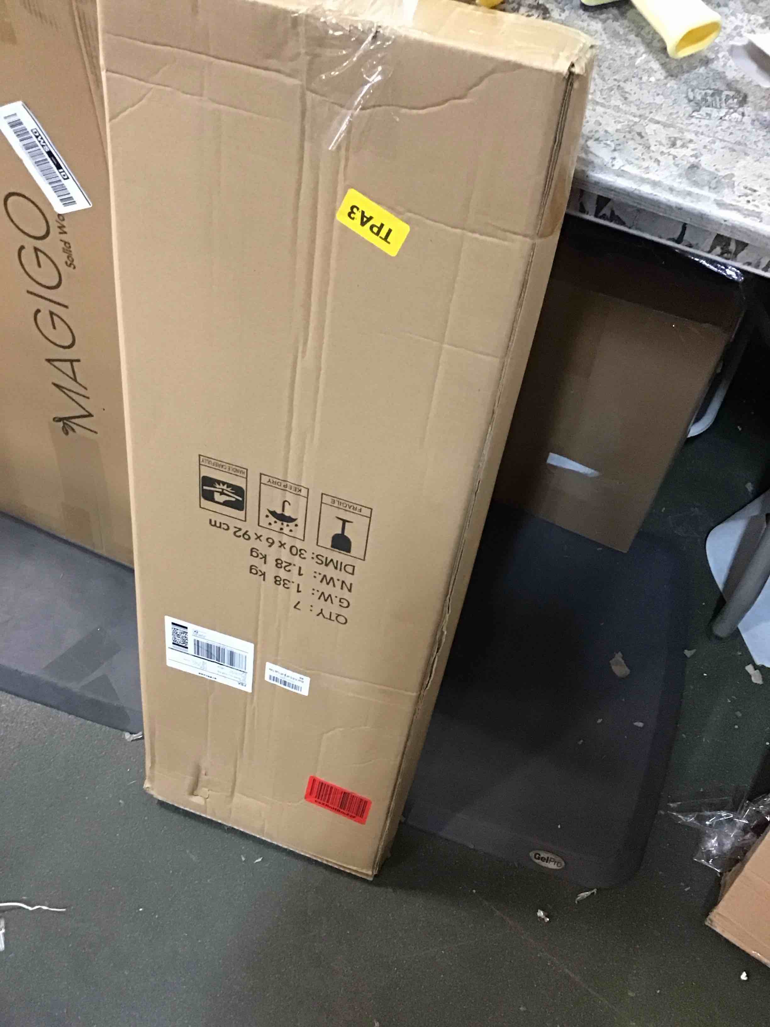 https://s3.amazonaws.com/lotting-images-prod/bidfta/RED5832427_1707334604790.jpeg