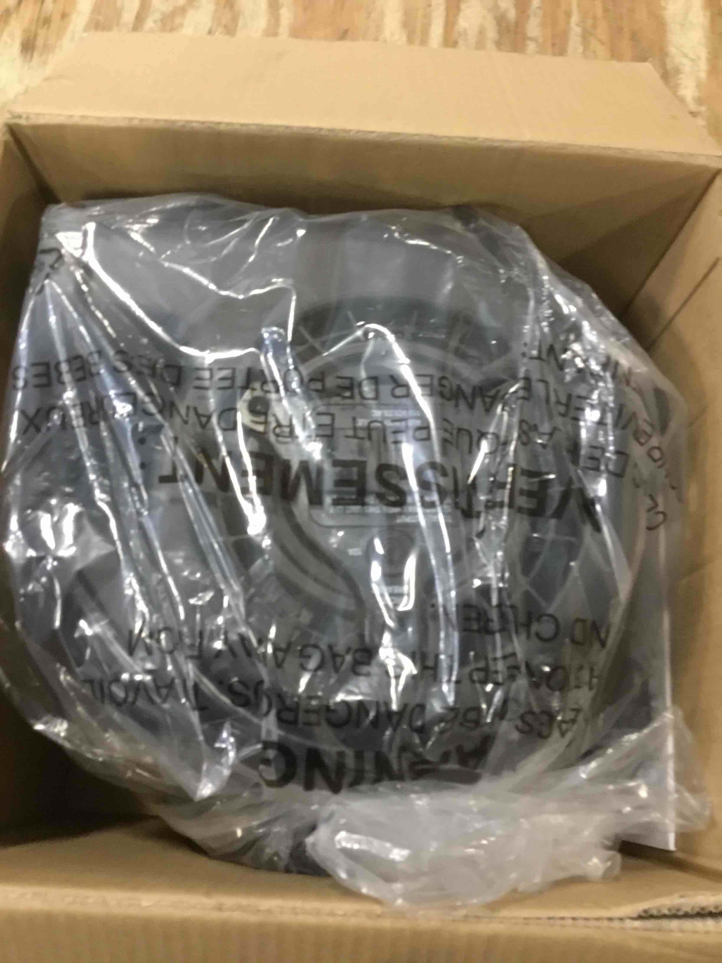 https://s3.amazonaws.com/lotting-images-prod/bidfta/RED5833316_1707070306435.jpeg