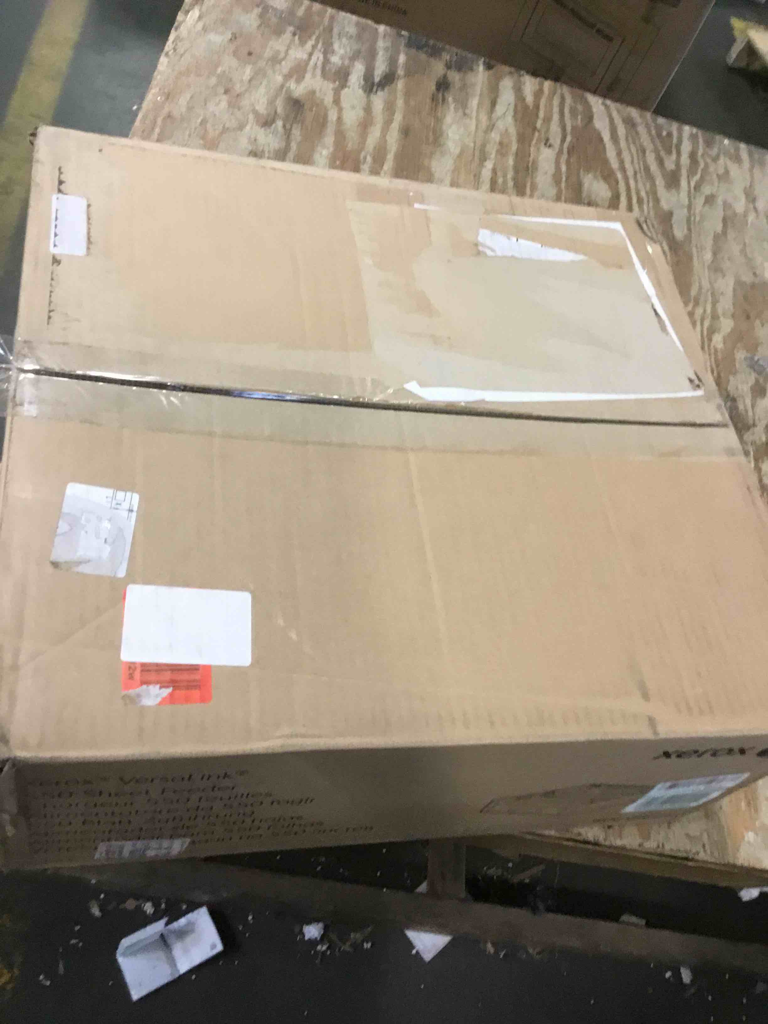 https://s3.amazonaws.com/lotting-images-prod/bidfta/RED5833377_1707080420898.jpeg