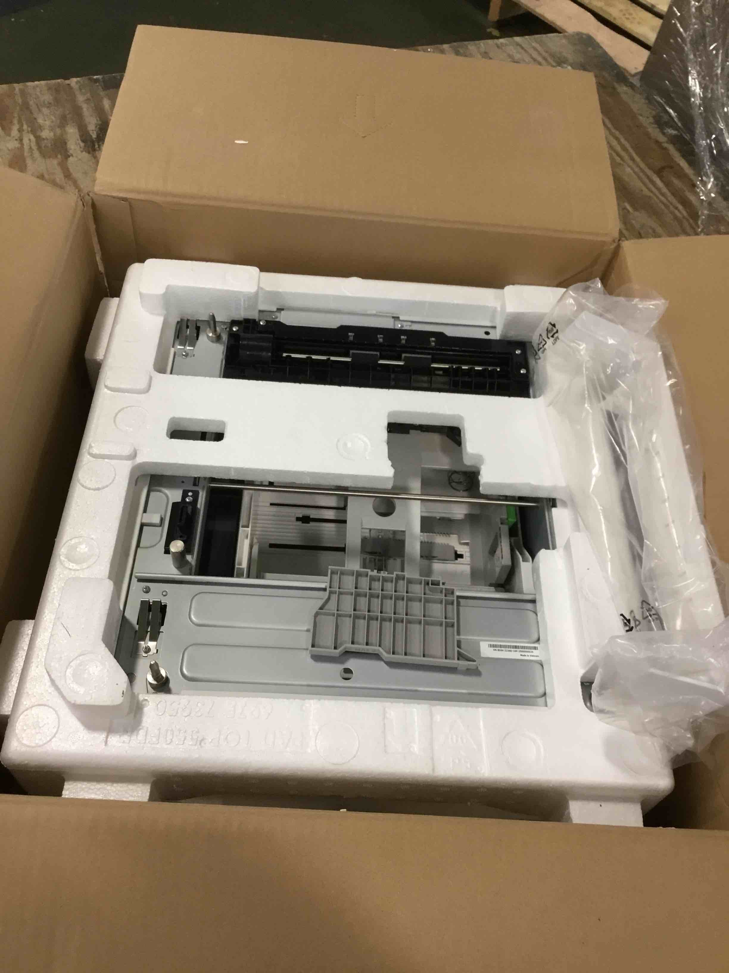 https://s3.amazonaws.com/lotting-images-prod/bidfta/RED5833377_1707080472940.jpeg