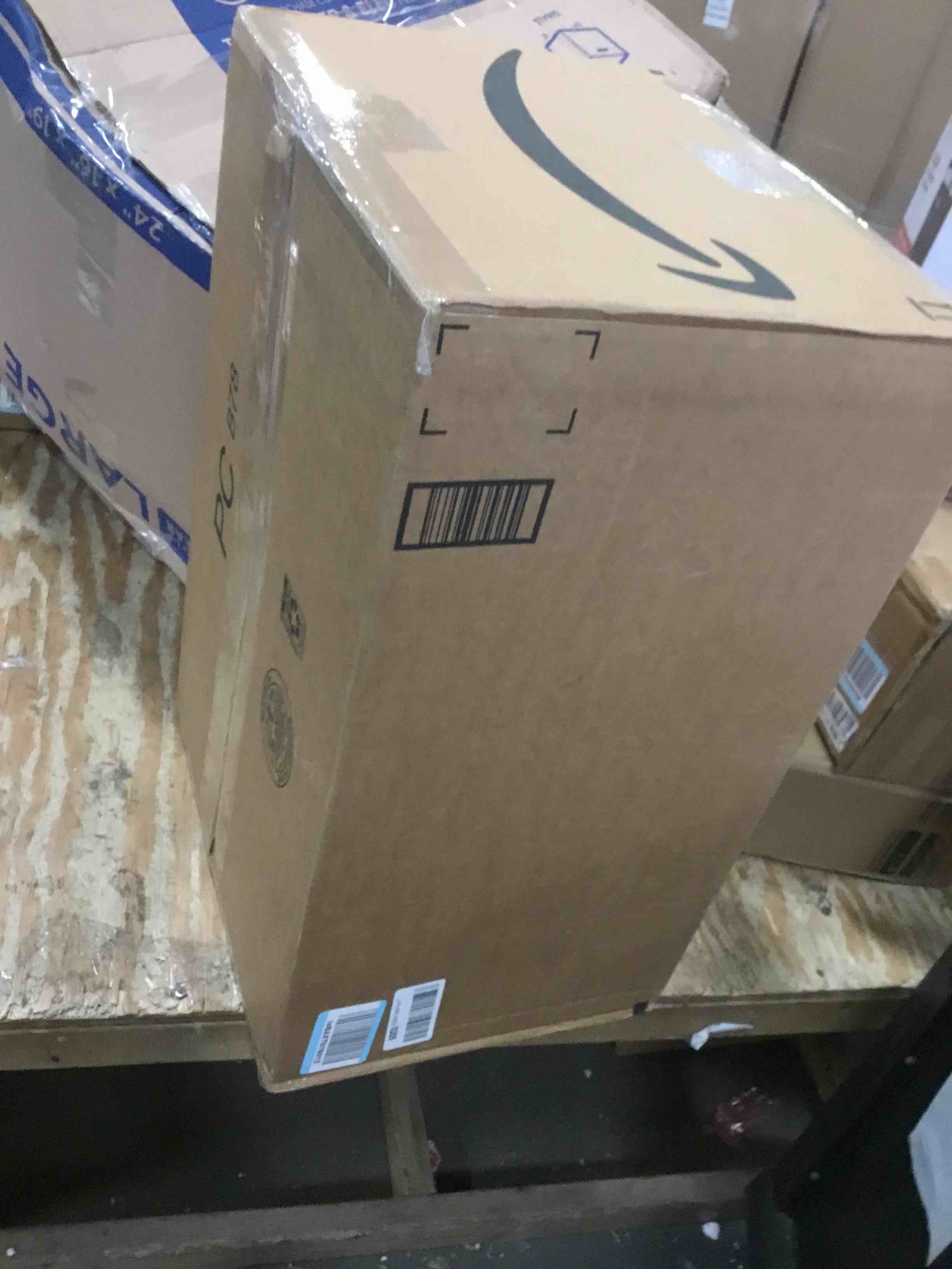 https://s3.amazonaws.com/lotting-images-prod/bidfta/RED5833716_1707238692359.jpeg