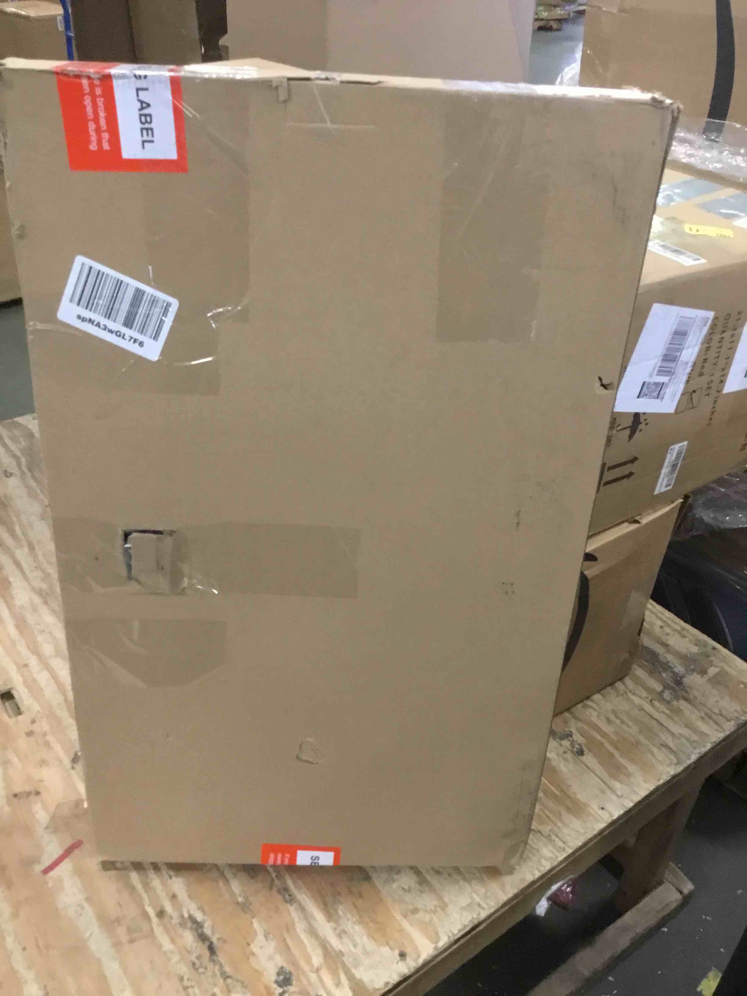 https://s3.amazonaws.com/lotting-images-prod/bidfta/RED5833731_1707240384606.jpeg