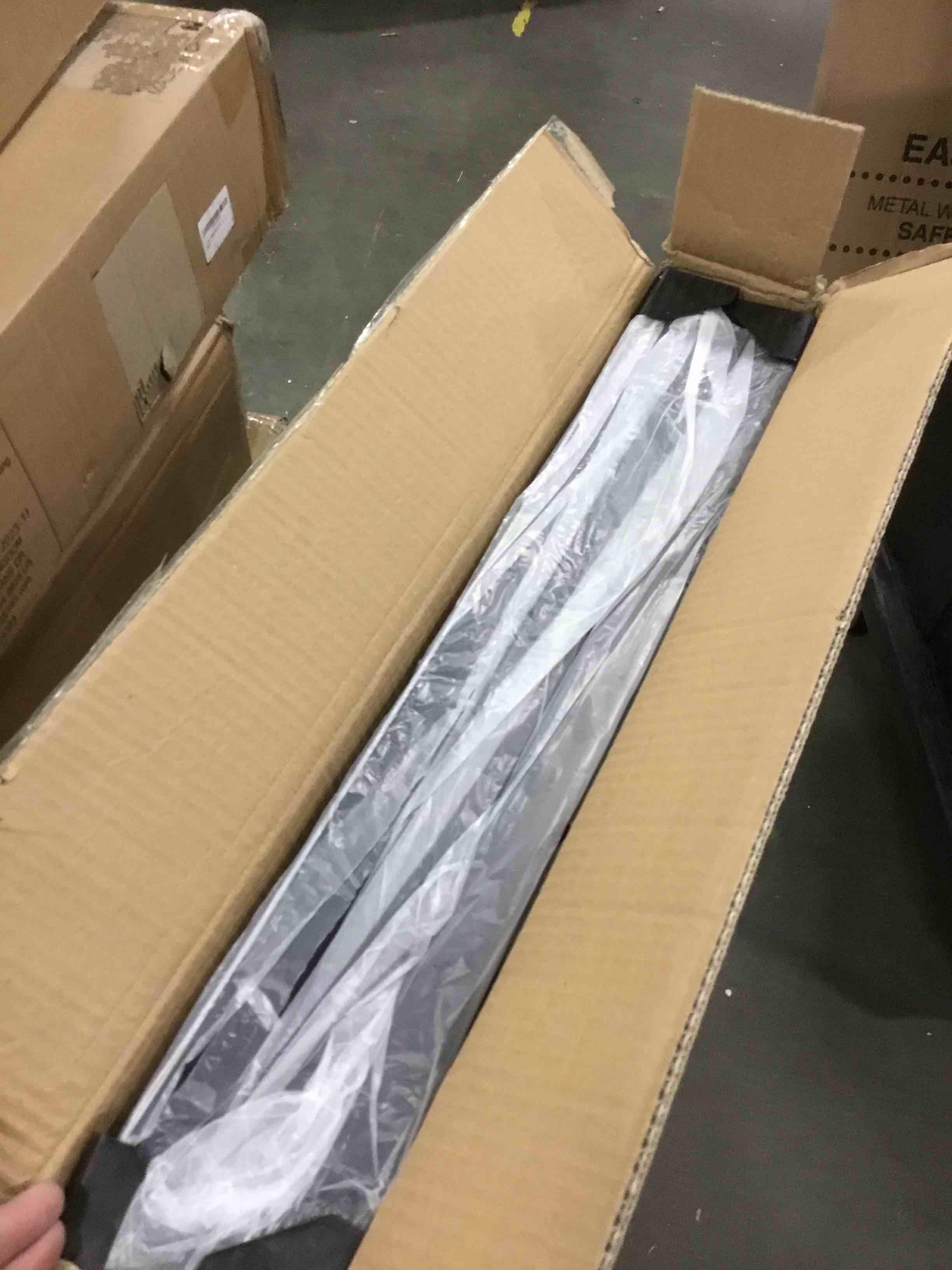 https://s3.amazonaws.com/lotting-images-prod/bidfta/RED5833826_1707309140491.jpeg