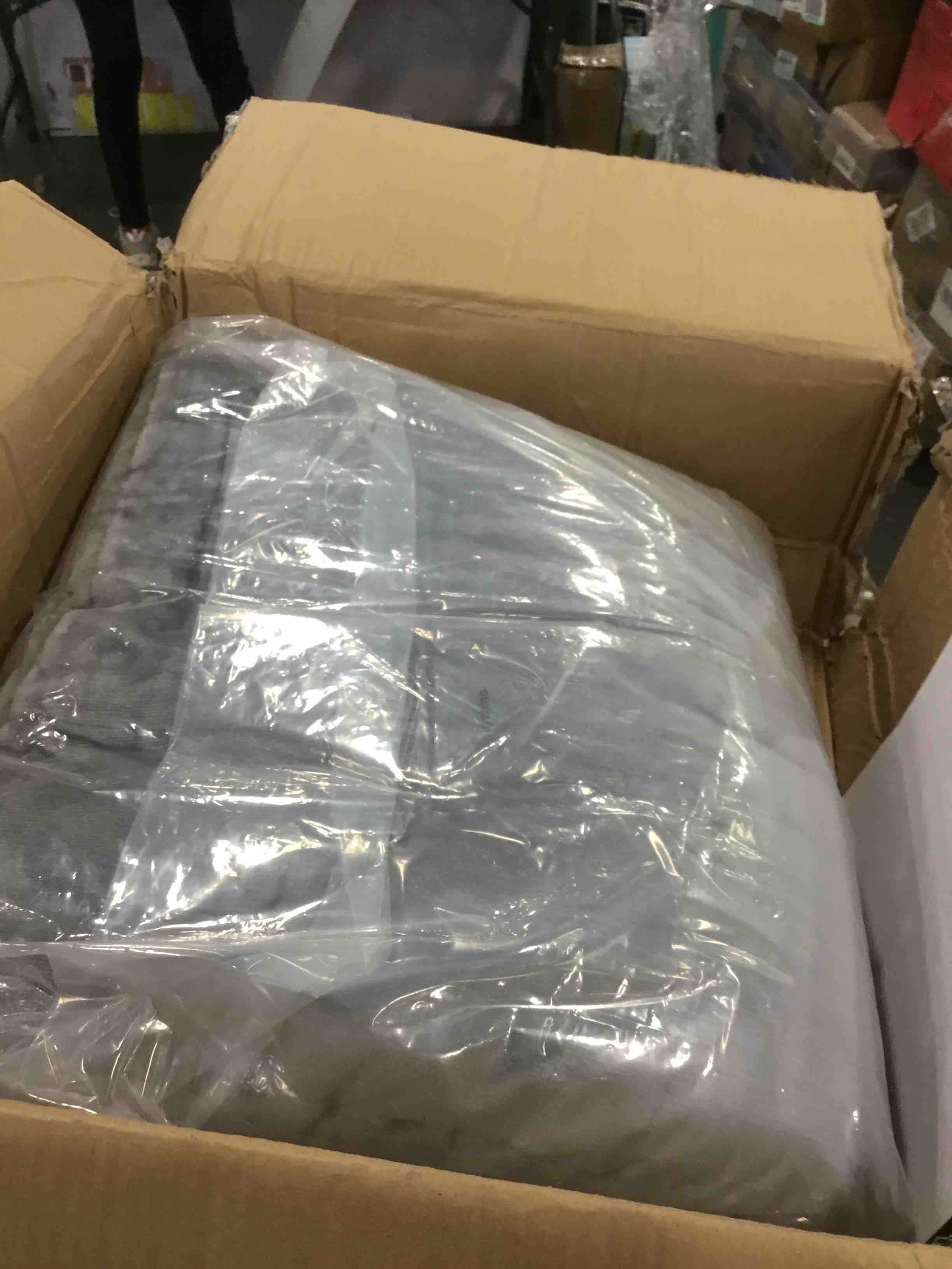 https://s3.amazonaws.com/lotting-images-prod/bidfta/RED5833871_1707314607378.jpeg