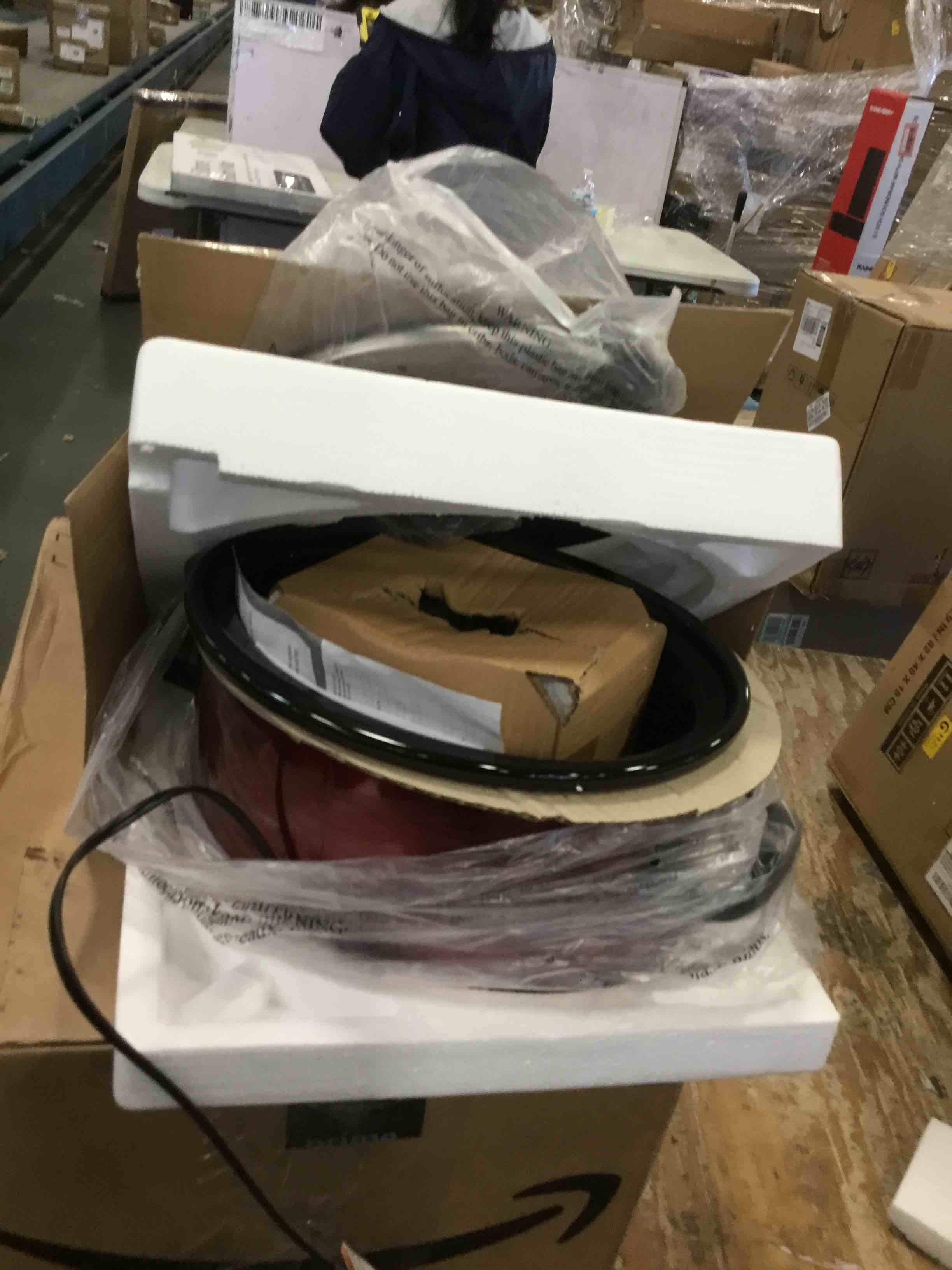 https://s3.amazonaws.com/lotting-images-prod/bidfta/RED5833910_1707321224744.jpeg