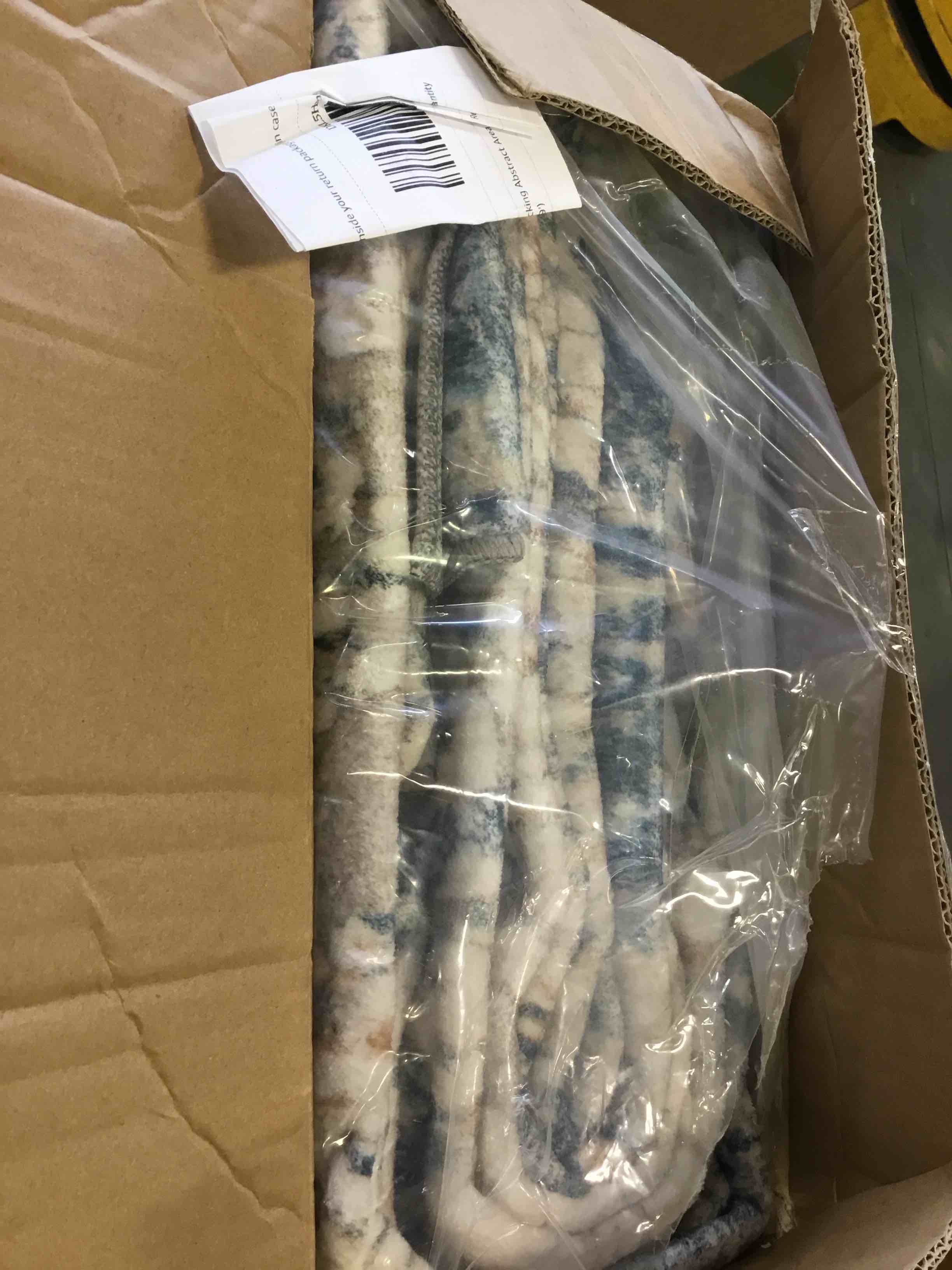 https://s3.amazonaws.com/lotting-images-prod/bidfta/RED5834808_1706804203727.jpeg