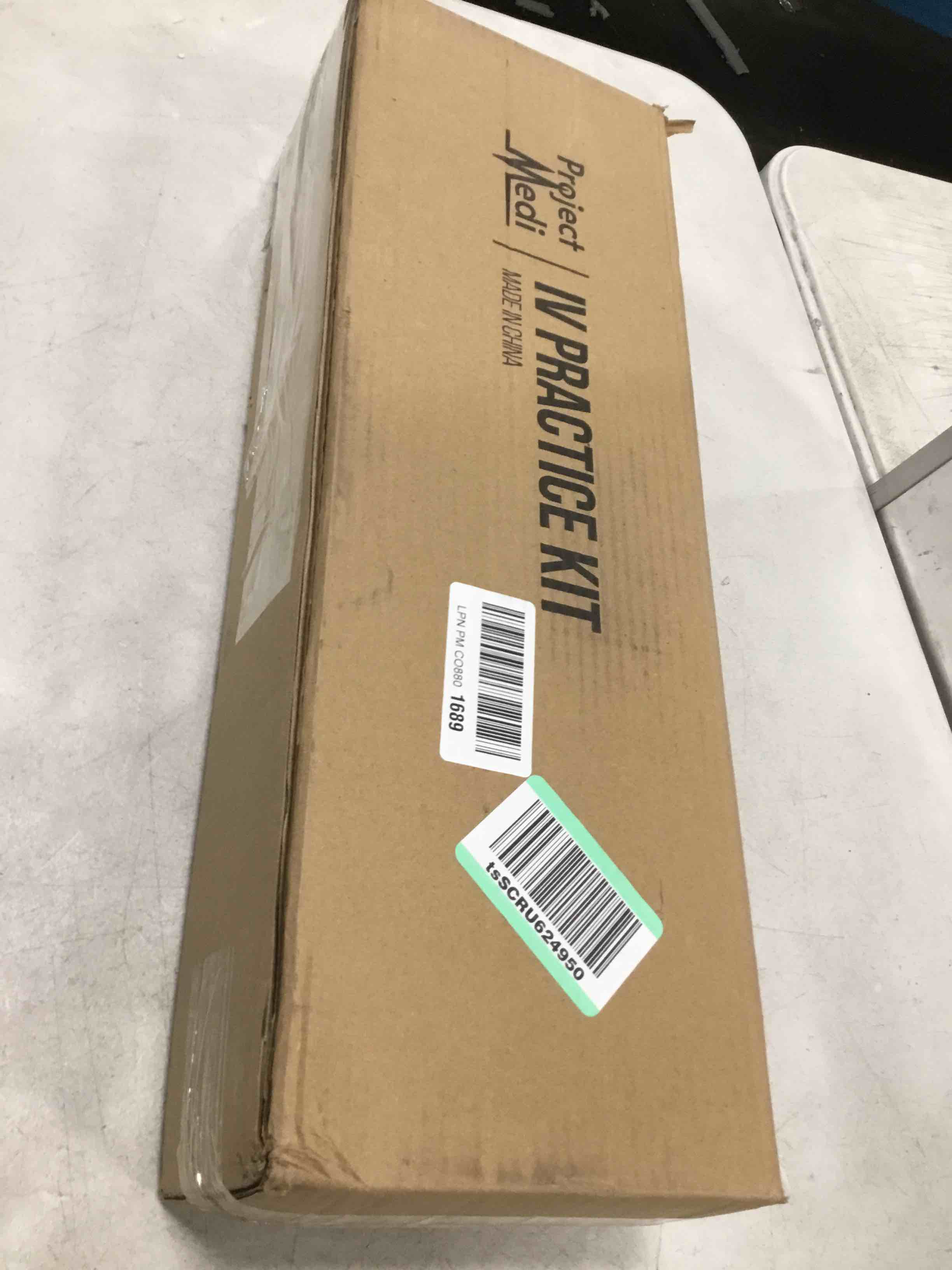 https://s3.amazonaws.com/lotting-images-prod/bidfta/RED5835162_1706966770000.jpeg