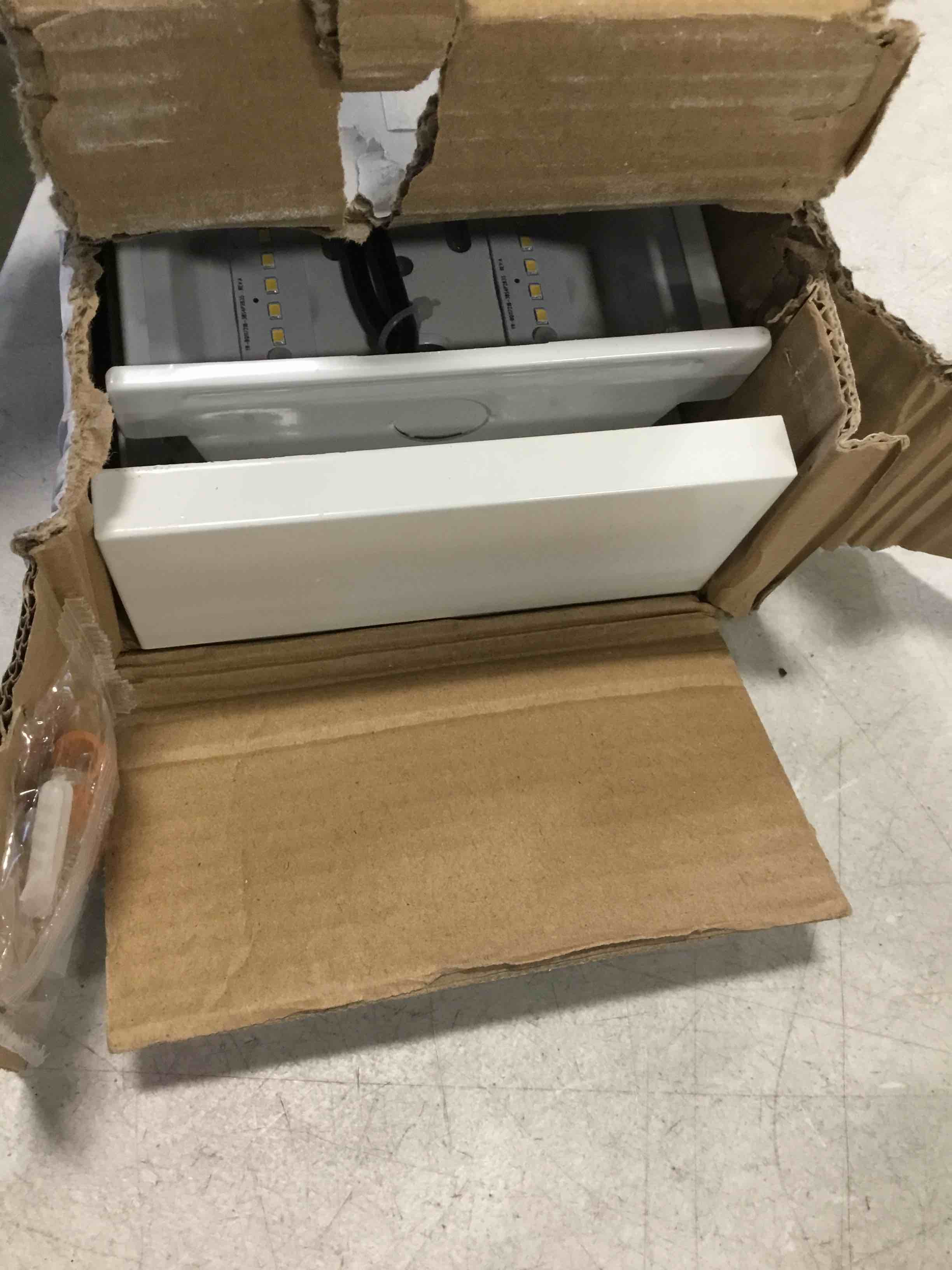 https://s3.amazonaws.com/lotting-images-prod/bidfta/RED5835280_1706988319700.jpeg