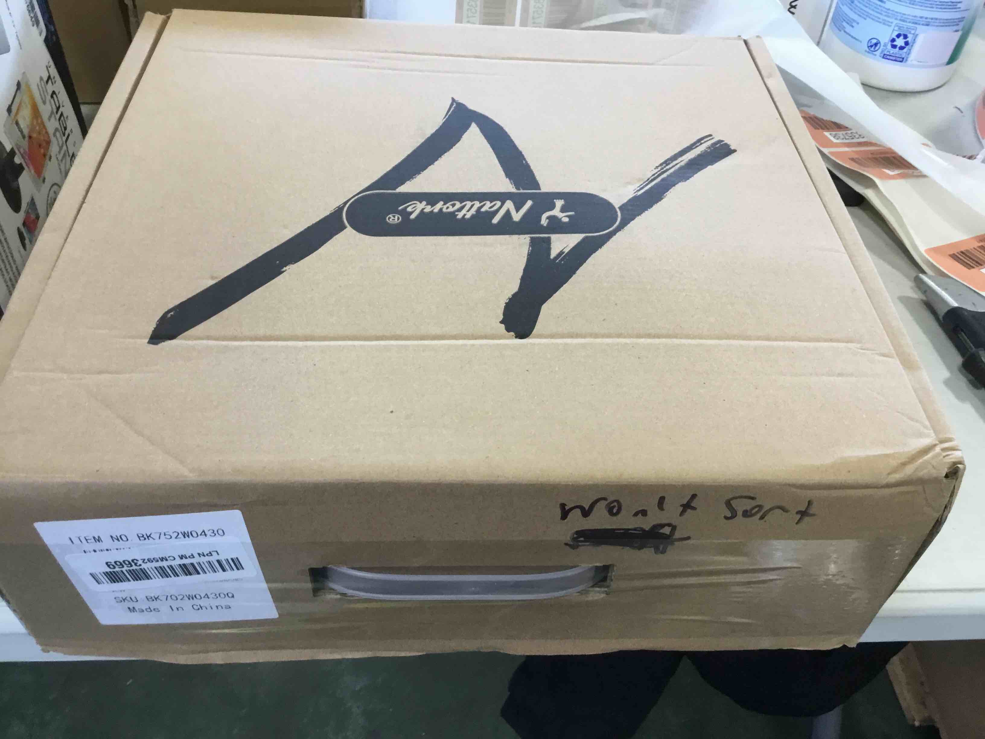 https://s3.amazonaws.com/lotting-images-prod/bidfta/RED5835715_1706802187257.jpeg