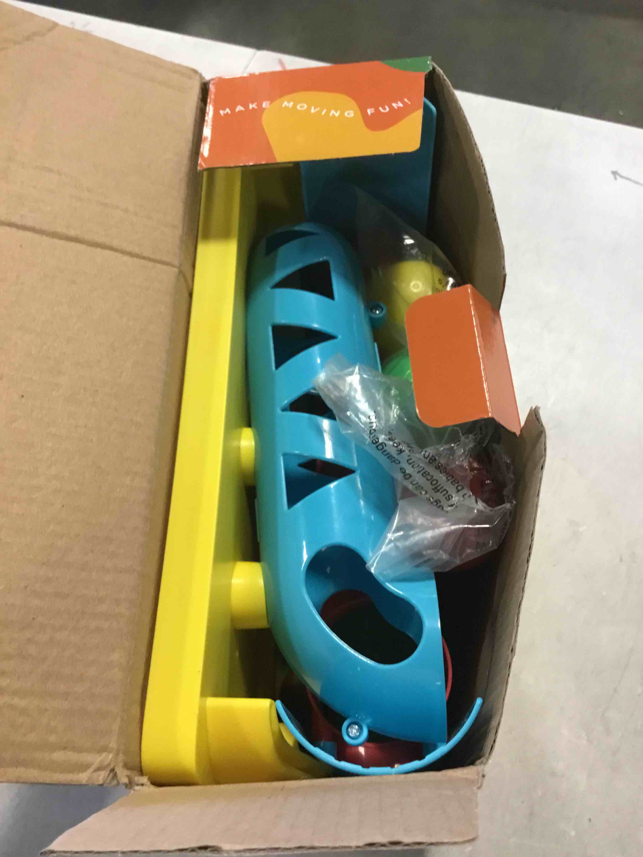 https://s3.amazonaws.com/lotting-images-prod/bidfta/RED5835843_1706796478923.jpeg