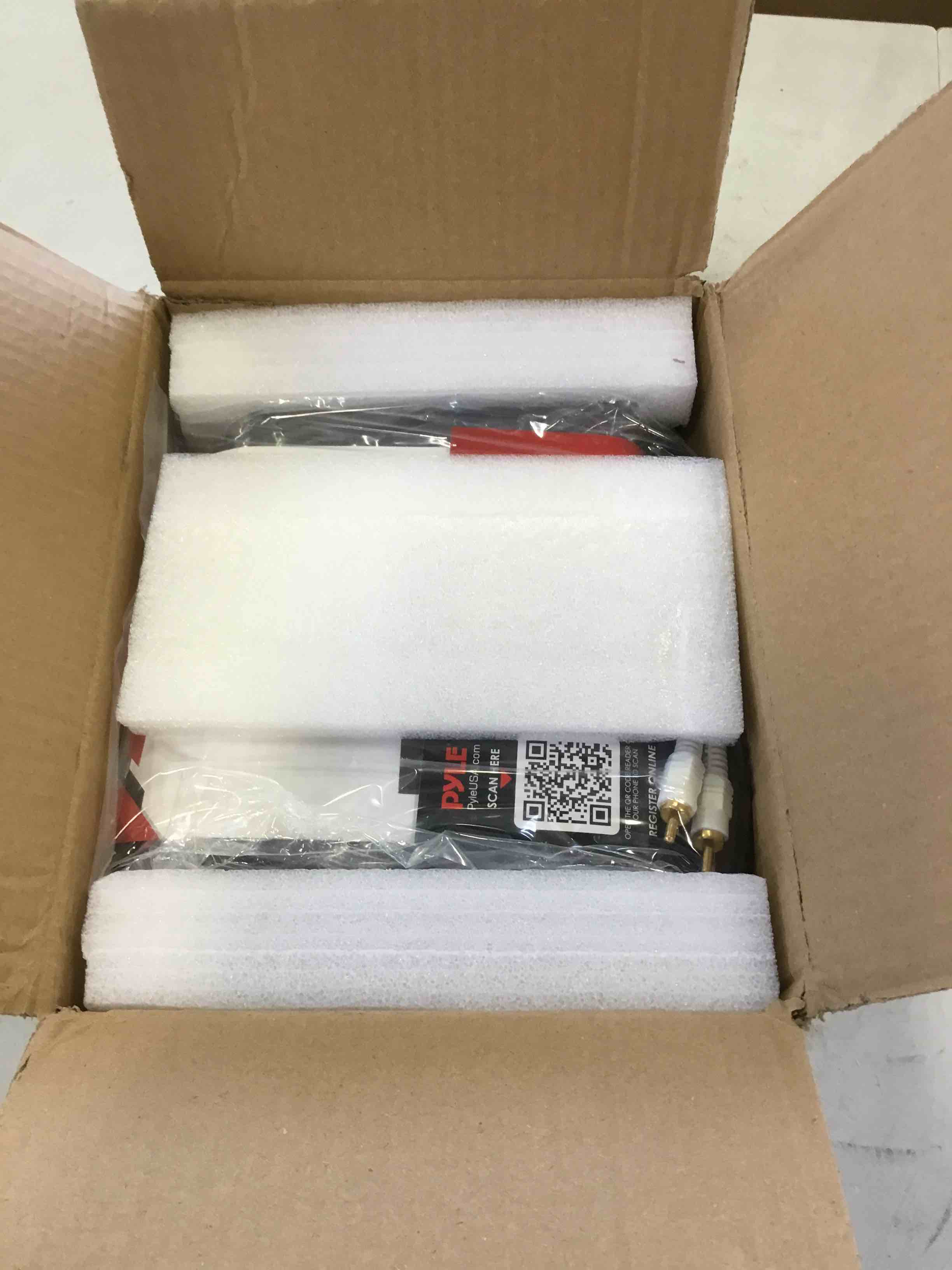 https://s3.amazonaws.com/lotting-images-prod/bidfta/RED5835982_1706806245758.jpeg